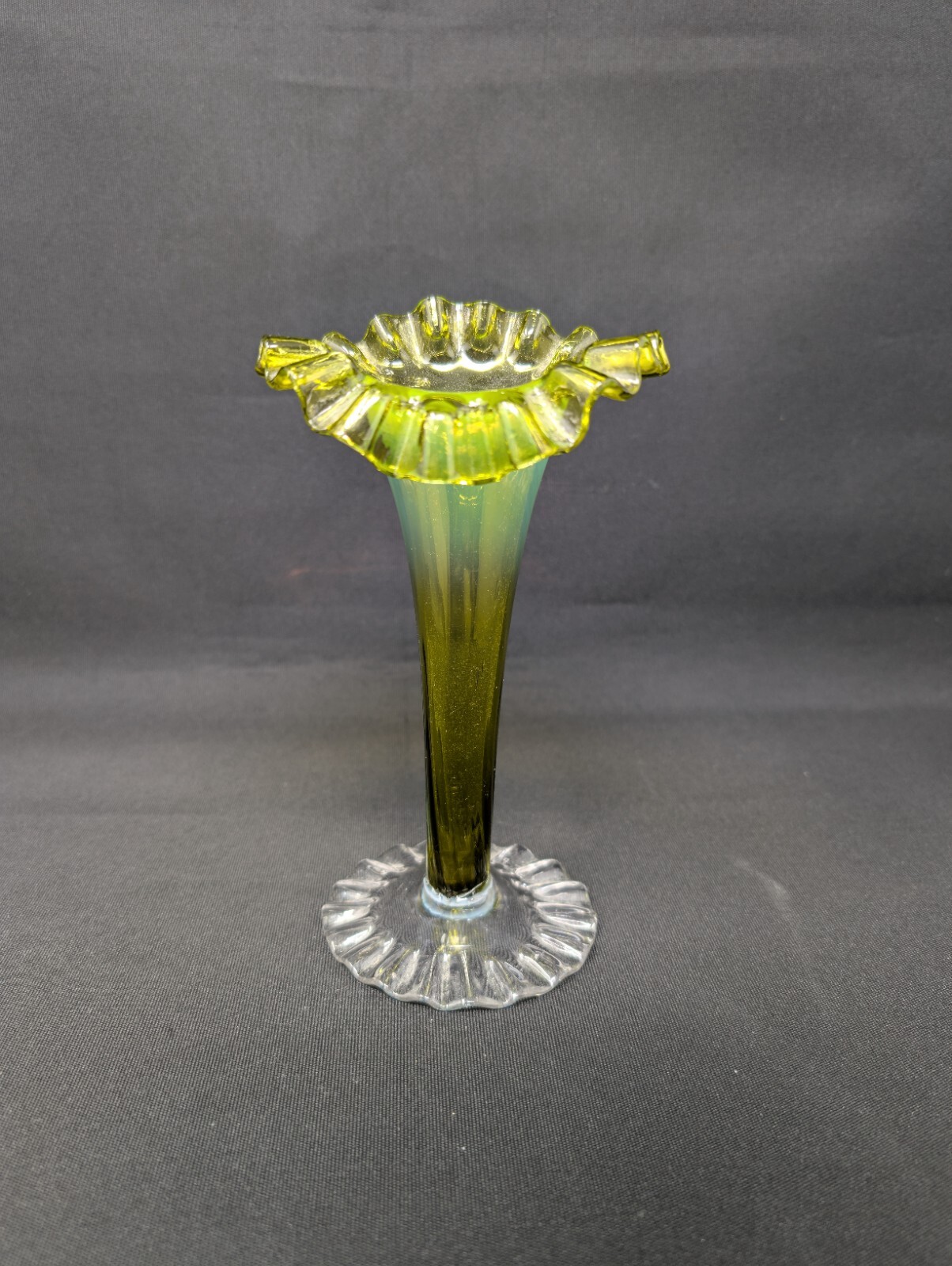 PERFECT FOR SPRING 7" Victorian Trumpet Vase RUFFLED GLASS Green Opalescent