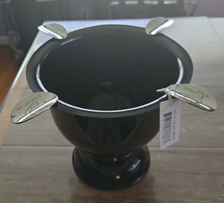 Stinky Cigar Ashtray, Windproof, Glosdy Black-4 Steel Stirrups-Brand New