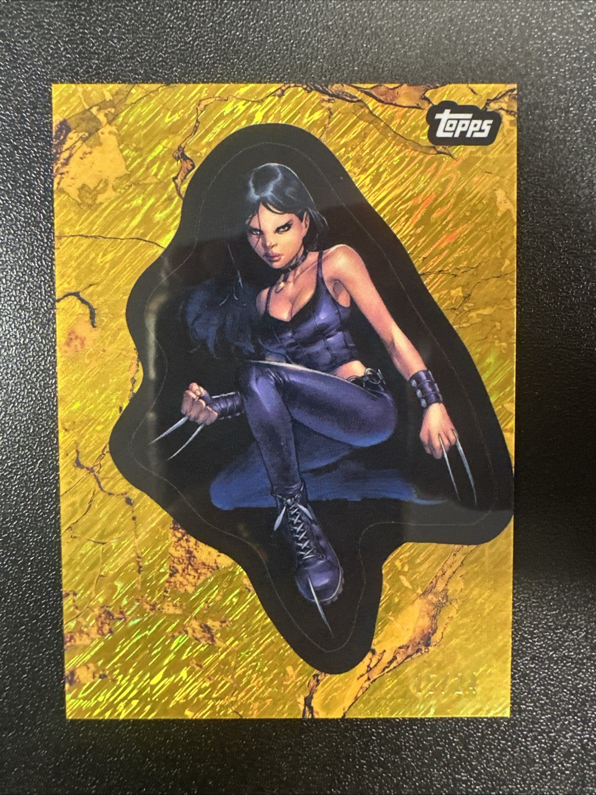 2025 TOPPS MARVEL COMIC BOOK HEROES THE 2000s X-23 #57 Gold Shimmer /24 NM JL
