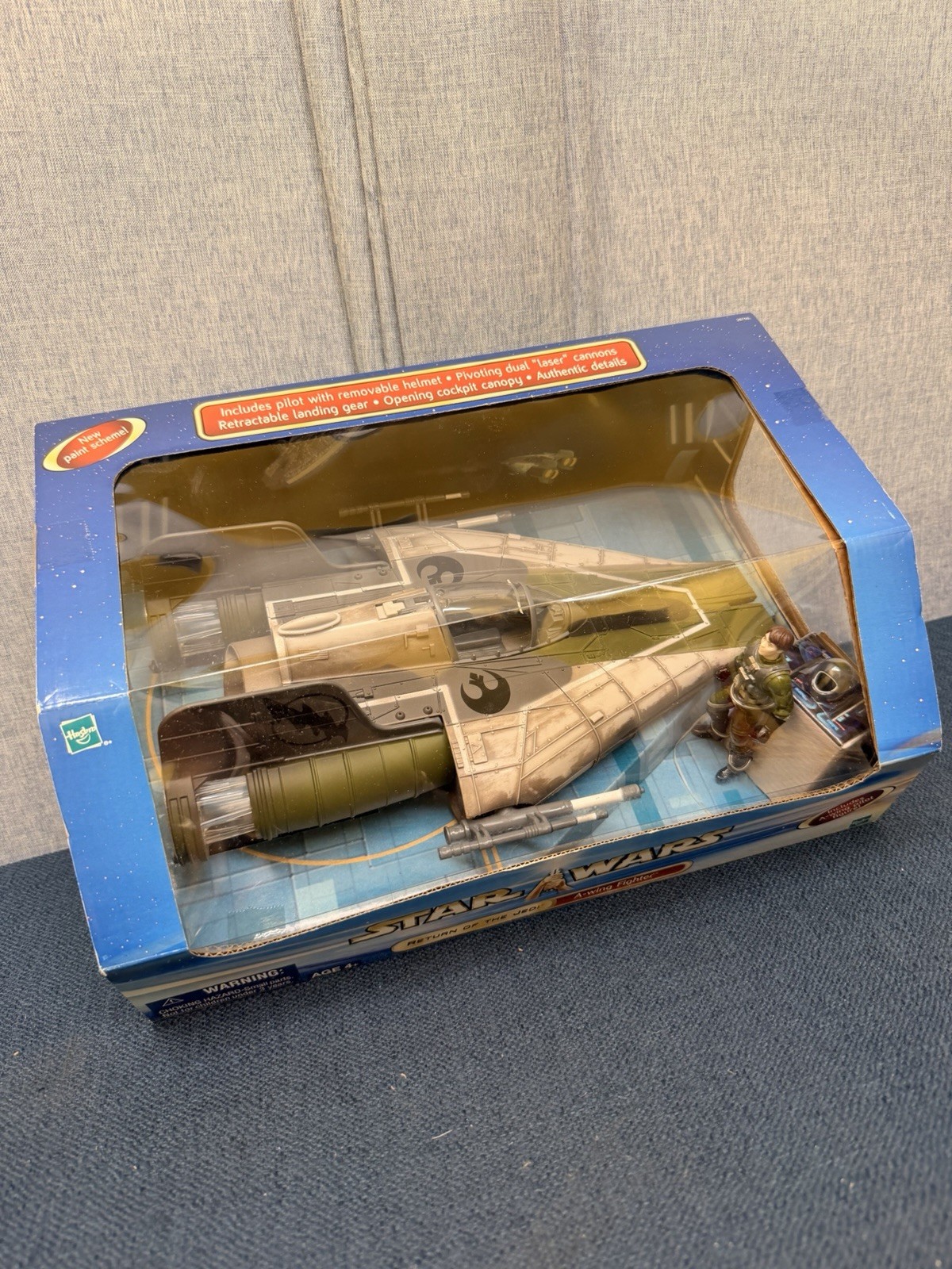 2002 Hasbro Star Wars Return of the Jedi A-Wing Fighter with Pilot figure (NEW) 2002 Hasbro Star Wars Return of the Jedi A-Wing Fighter with Pilot figure (NEW)