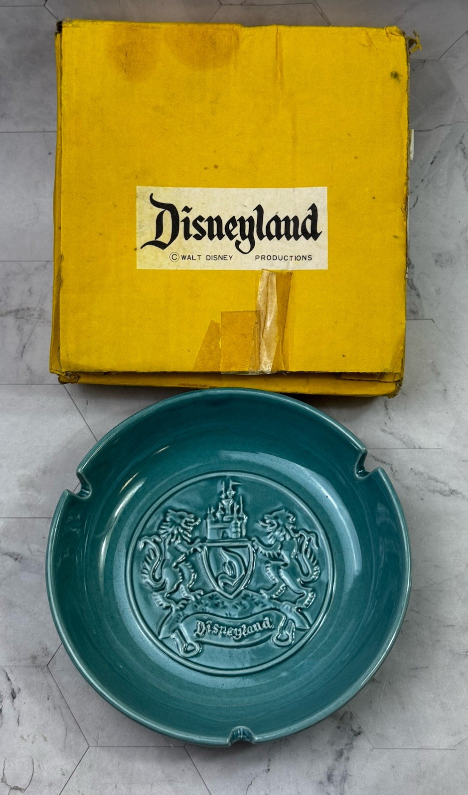 Vtg 1950s Disneyland Ceramic Ashtray Teal Castle Coat of Arms Crest Japan Box Vtg 1950s Disneyland Ceramic Ashtray Teal Castle Coat of Arms Crest Japan Box