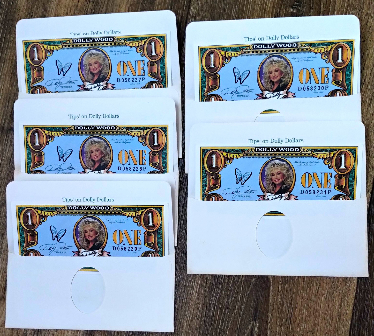 5 Dollywood 1991 One Dolly Dollar Souvenir Notes w/ Envelopes Uncirculated Rare 5 Dollywood 1991 One Dolly Dollar Souvenir Notes w/ Envelopes Uncirculated Rare
