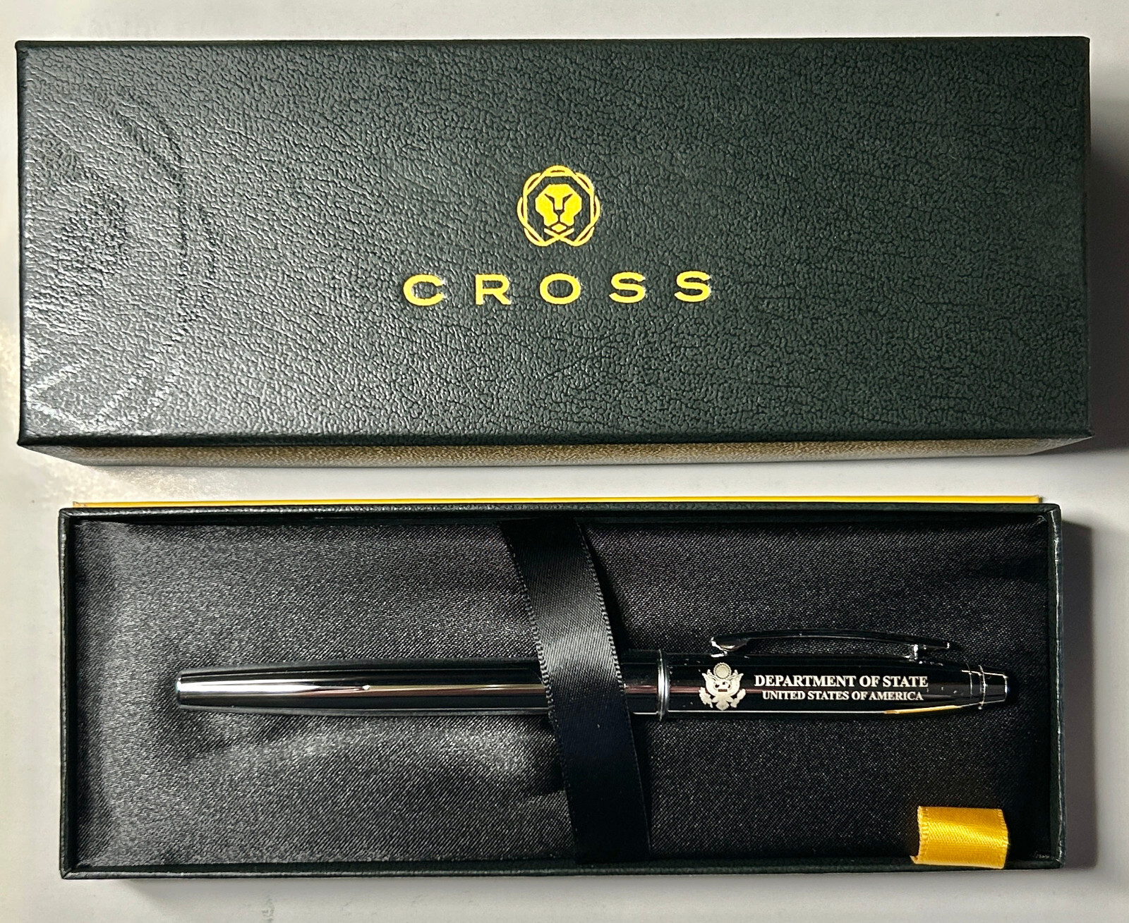 DEPARTMENT OF STATE CROSS STRATFORD ROLLER BALL PEN IN CHROME(AT0175-1) DEPARTMENT OF STATE CROSS STRATFORD ROLLER BALL PEN IN CHROME(AT0175-1)