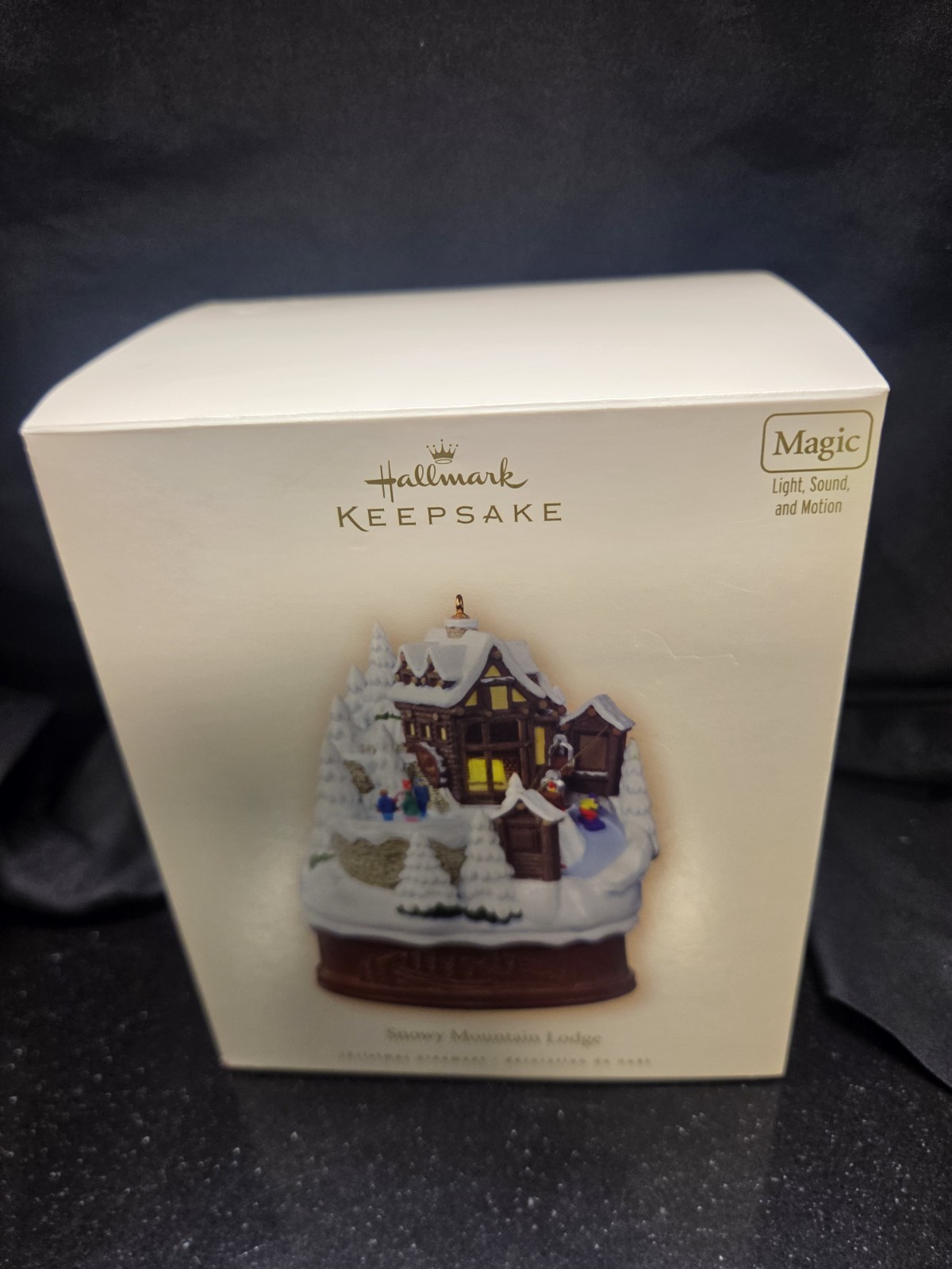2007 Hallmark Keepsake Snowy Mountain Lodge Magic Light Sound and Motion Christm 2007 Hallmark Keepsake Snowy Mountain Lodge Magic Light Sound and Motion Christm