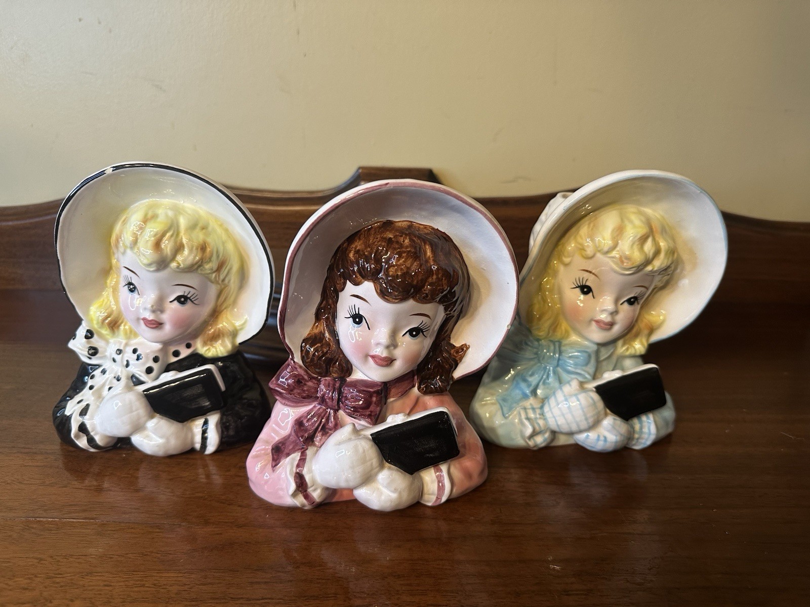 Vintage Norcrest E399 1950s Girls With Bonnet & Books Trio Vases Japan Vintage Norcrest E399 1950s Girls With Bonnet & Books Trio Vases Japan