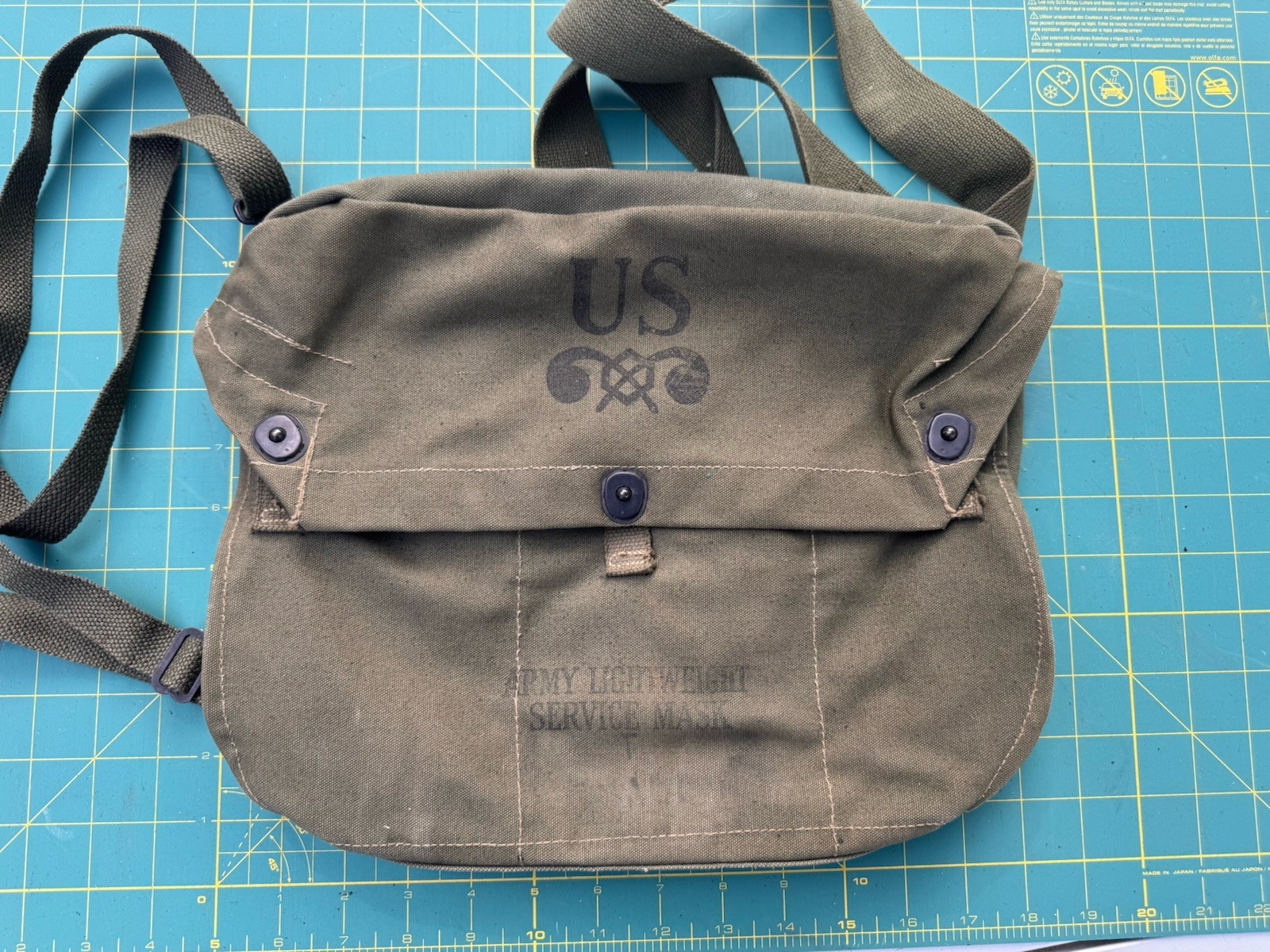 WWII US Military Army Lightweight Service Gas Mask Messenger Bag WWII US Military Army Lightweight Service Gas Mask Messenger Bag