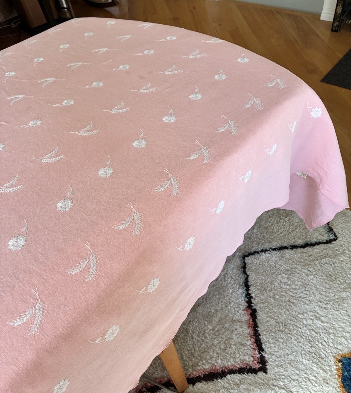 Vtg Heavy Pink Floral Embroidered Tablecloth 61.5x103 Large Thick Linen Blend Vtg Heavy Pink Floral Embroidered Tablecloth 61.5x103 Large Thick Linen Blend