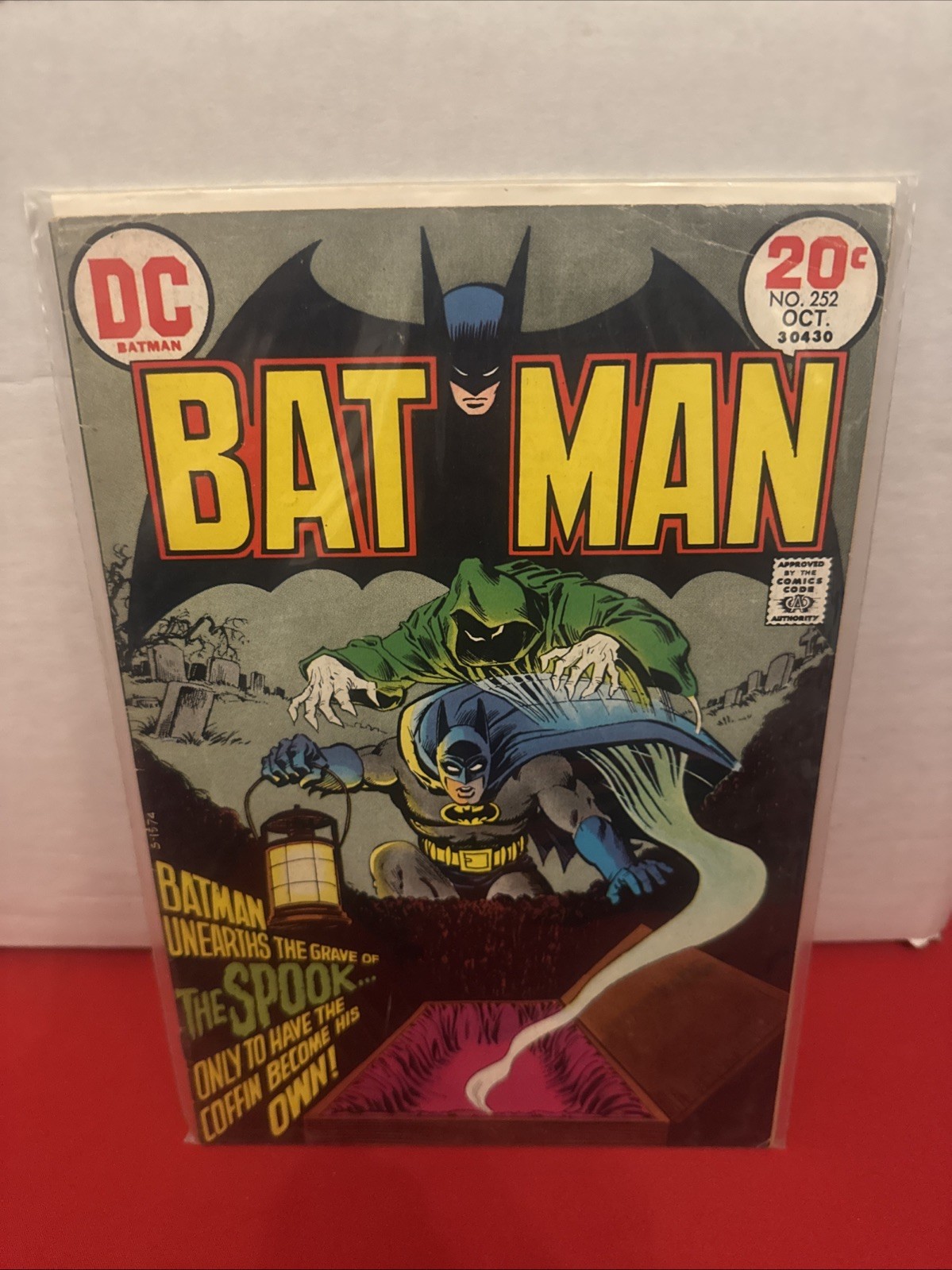 Batman #252 DC Comics 1973 Nick Cardy Cover The Spook Bronze Age