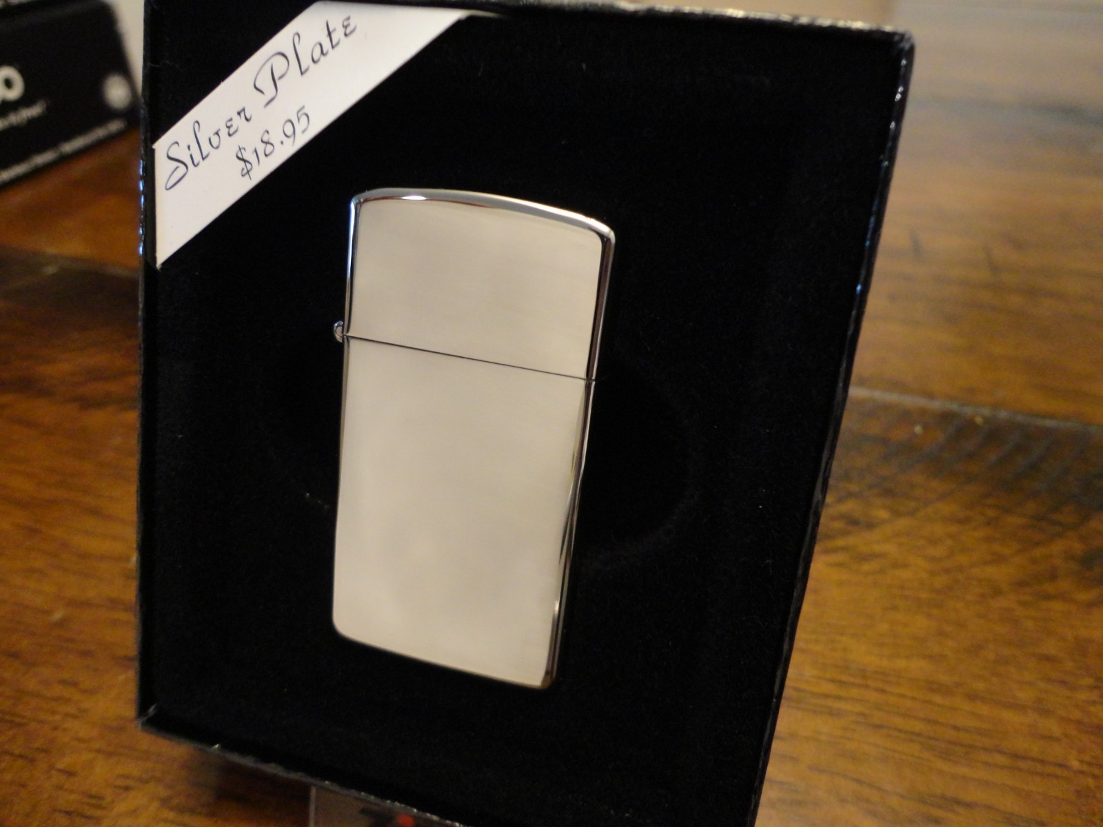 HIGH POLISH SILVER PLATE MODEL 1000 SLIM ZIPPO LIGHTER MINT IN BOX 1995 HIGH POLISH SILVER PLATE MODEL 1000 SLIM ZIPPO LIGHTER MINT IN BOX 1995