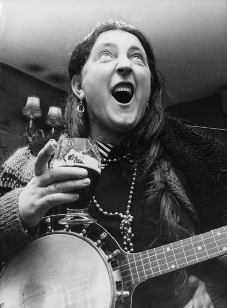 Irish singer & musician Margaret Barry sings an Irish folk song Lond- Old Photo