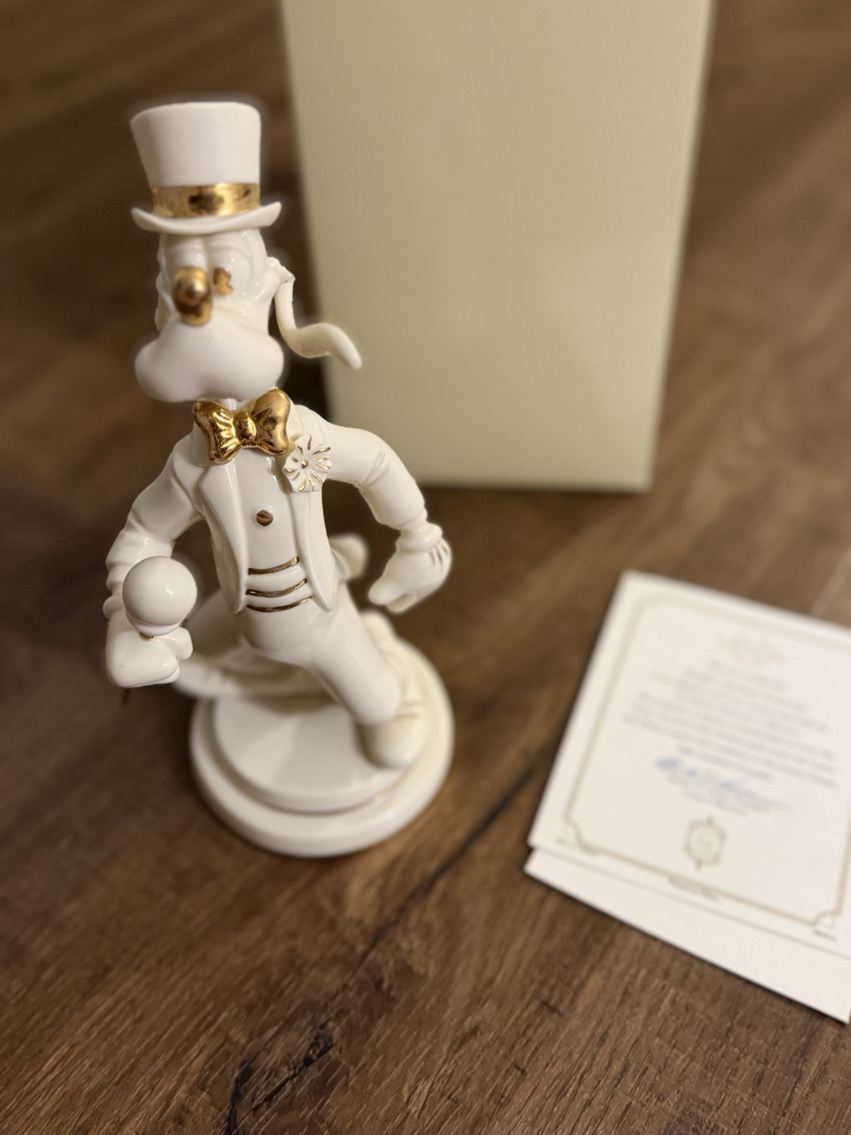 Lenox Disney Showcase Goofy's Grand Evening Porcelain Figurine Box COA Retired Lenox Disney Showcase Goofy's Grand Evening Porcelain Figurine Box COA Retired