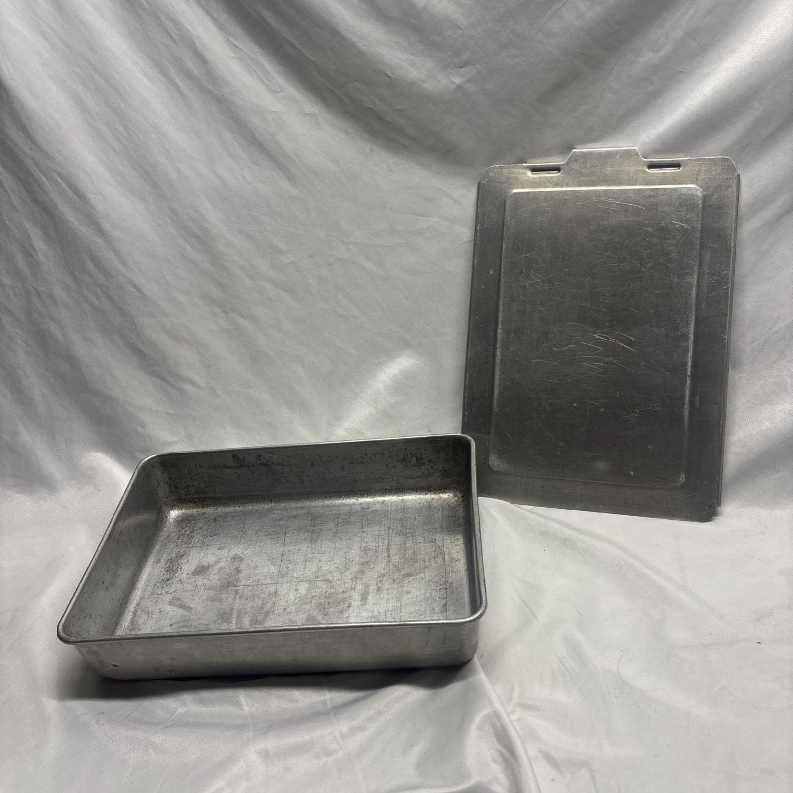 Vintage Mirro Aluminum Cake Brownie Pan 13 x 9 x 2 With Slide On Cover Lid Vintage Mirro Aluminum Cake Brownie Pan 13 x 9 x 2 With Slide On Cover Lid
