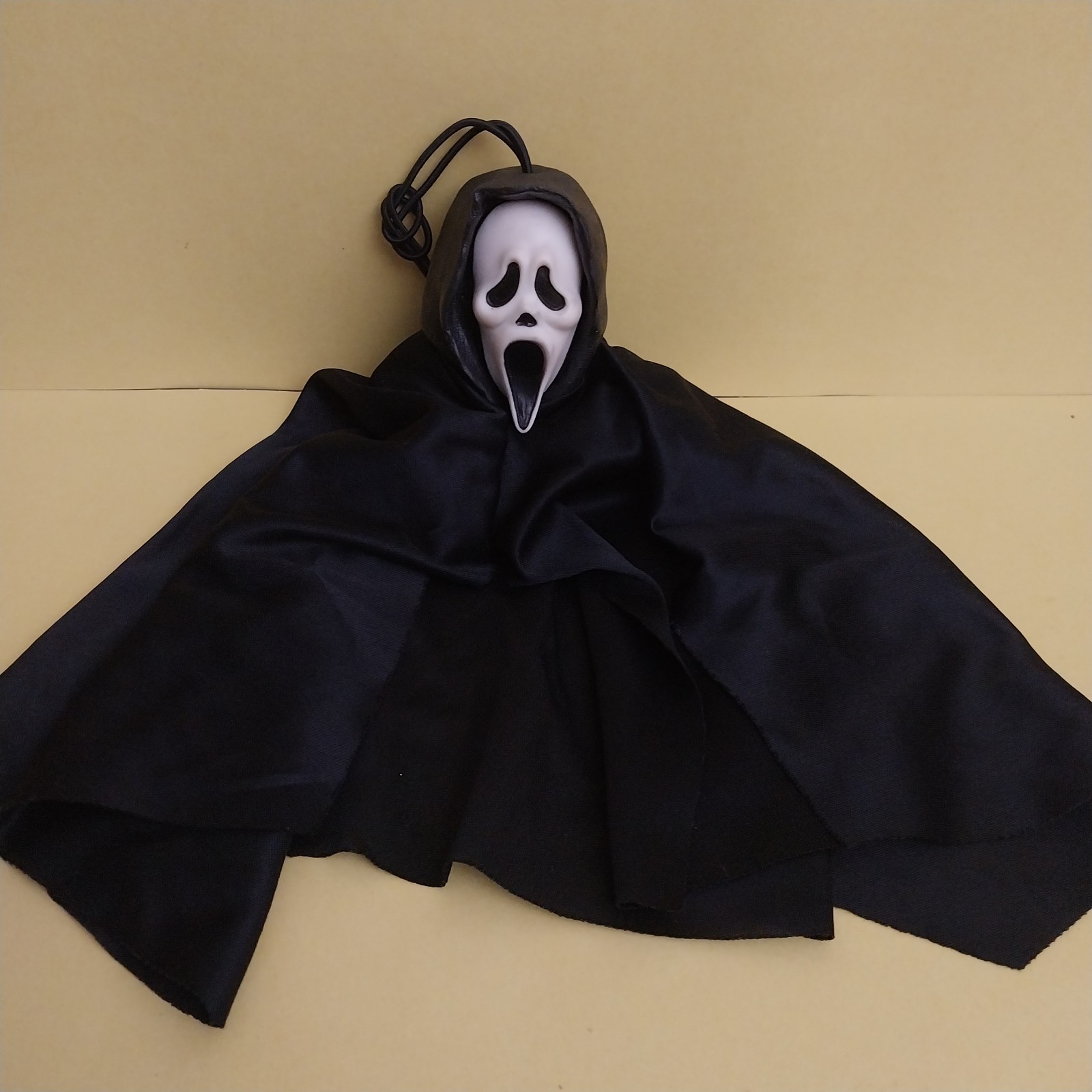 Vintage Fun World Scream Movie Ghost Face 14” Hanging Halloween Decoration Vintage Fun World Scream Movie Ghost Face 14” Hanging Halloween Decoration