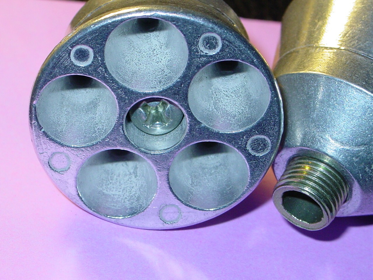 5 SHOT RATCHETING GATLING BOWL VINTAGE 1980's HEADSHOP TOBACCO USE w/THREAD FIT 5 SHOT RATCHETING GATLING BOWL VINTAGE 1980's HEADSHOP TOBACCO USE w/THREAD FIT