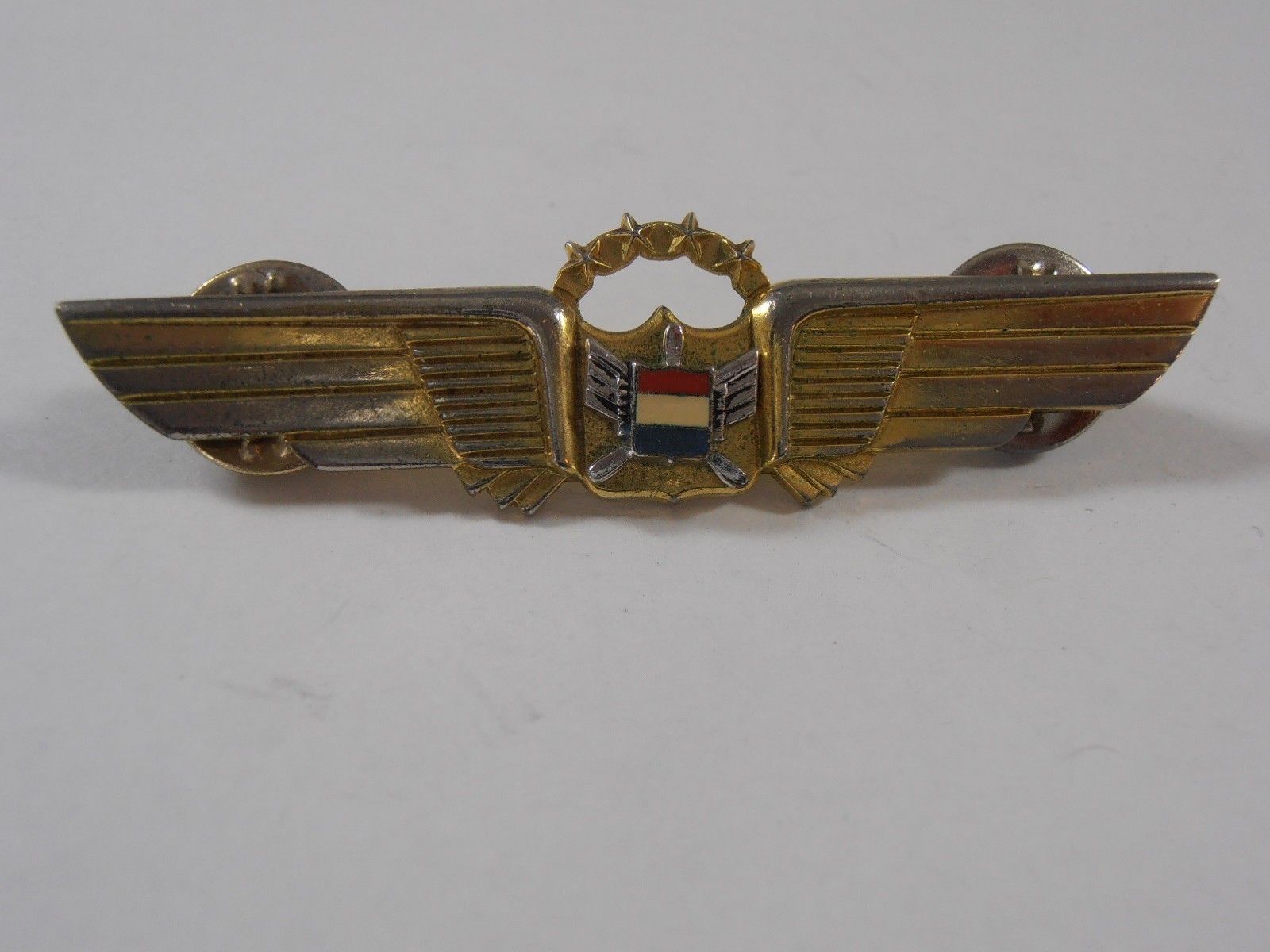 Vintage United Airline Pilots Wings Pin Gold Tone Lapel Vintage United Airline Pilots Wings Pin Gold Tone Lapel