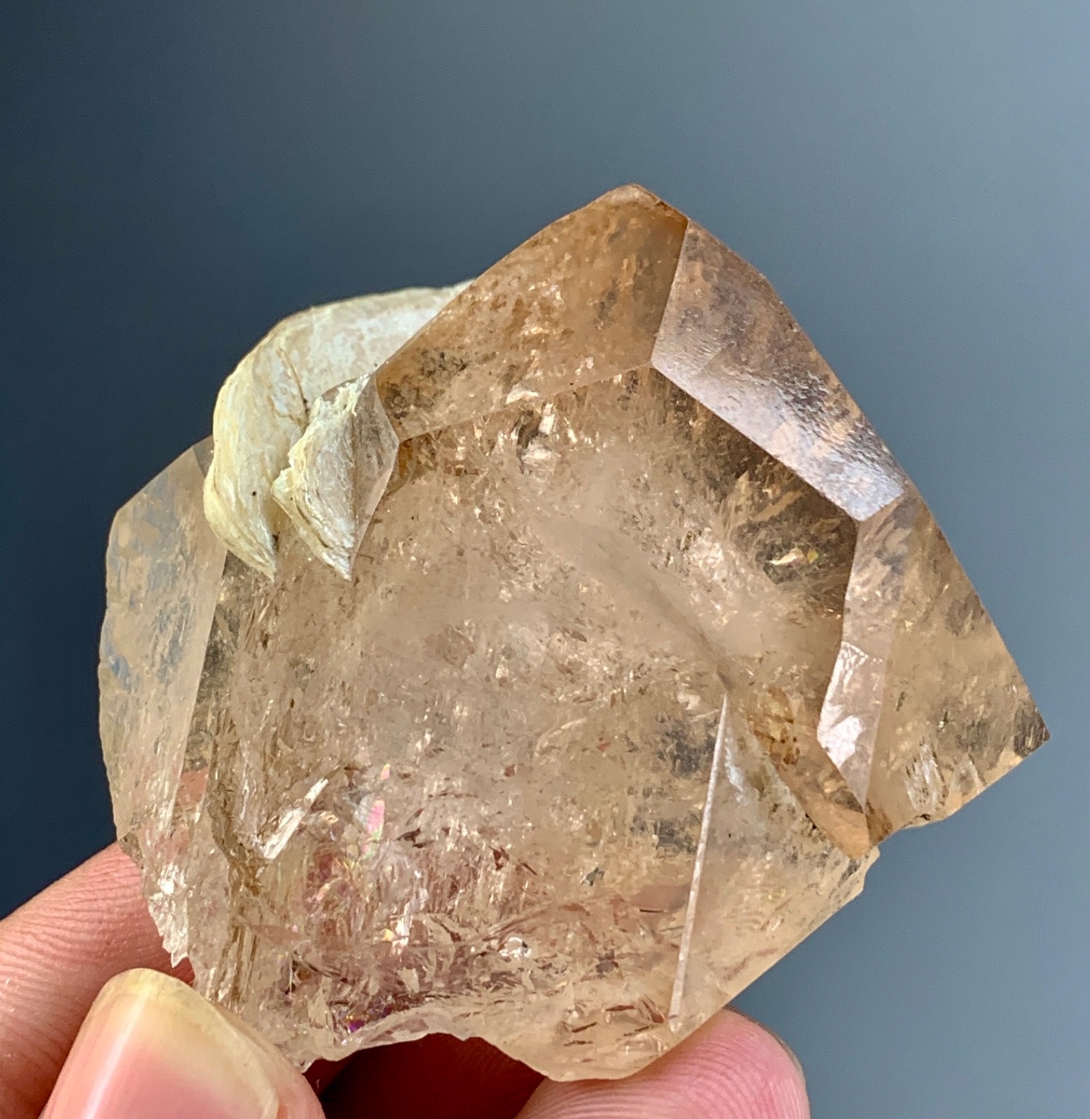 345 CTS Natural Topaz Crystal From Skardu Pakistan 345 CTS Natural Topaz Crystal From Skardu Pakistan