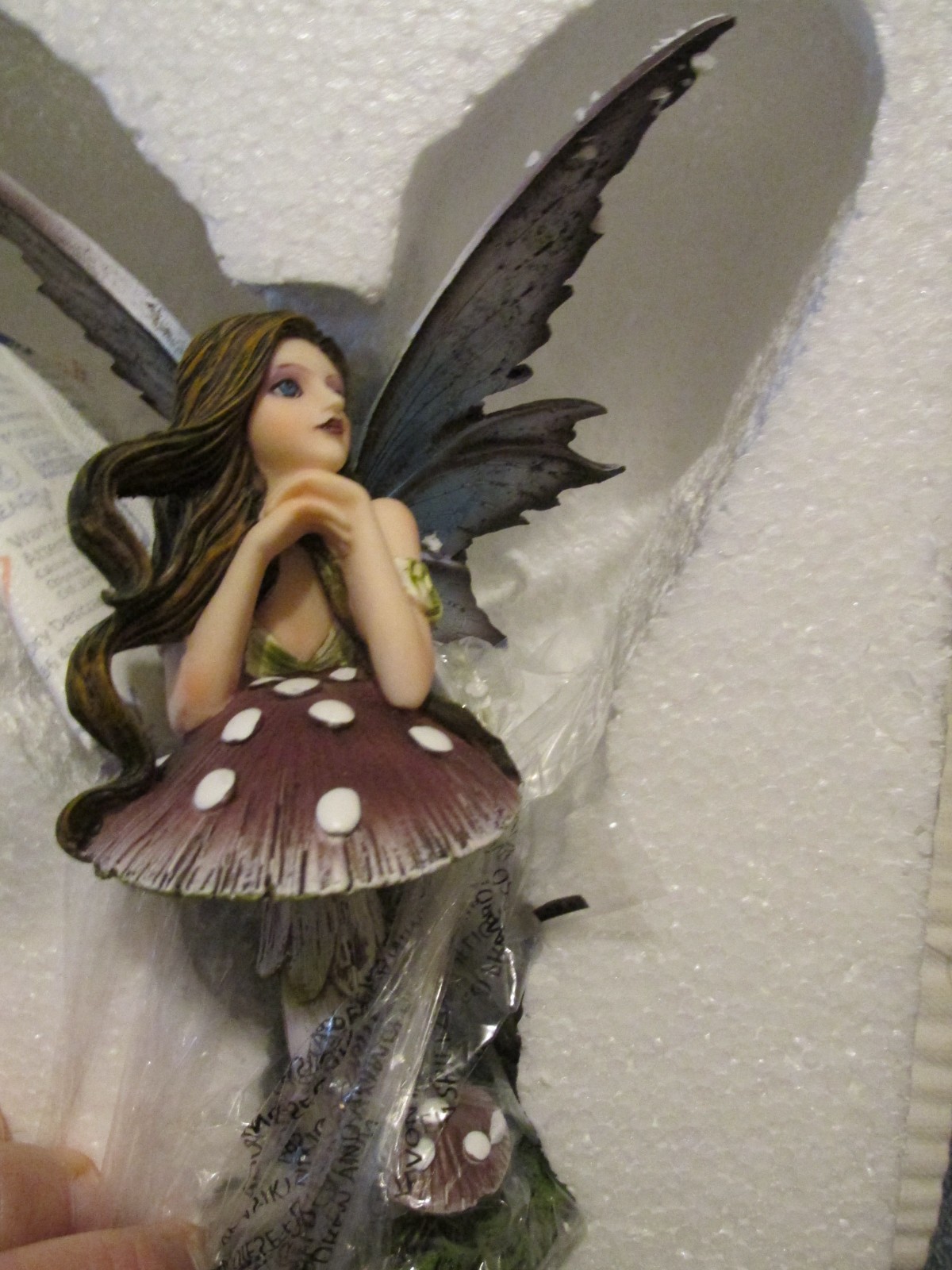 Pacific Giftware Fairyland Fairy girl with Toadstool Figurine NEW IN BOX 9734 Pacific Giftware Fairyland Fairy girl with Toadstool Figurine NEW IN BOX 9734