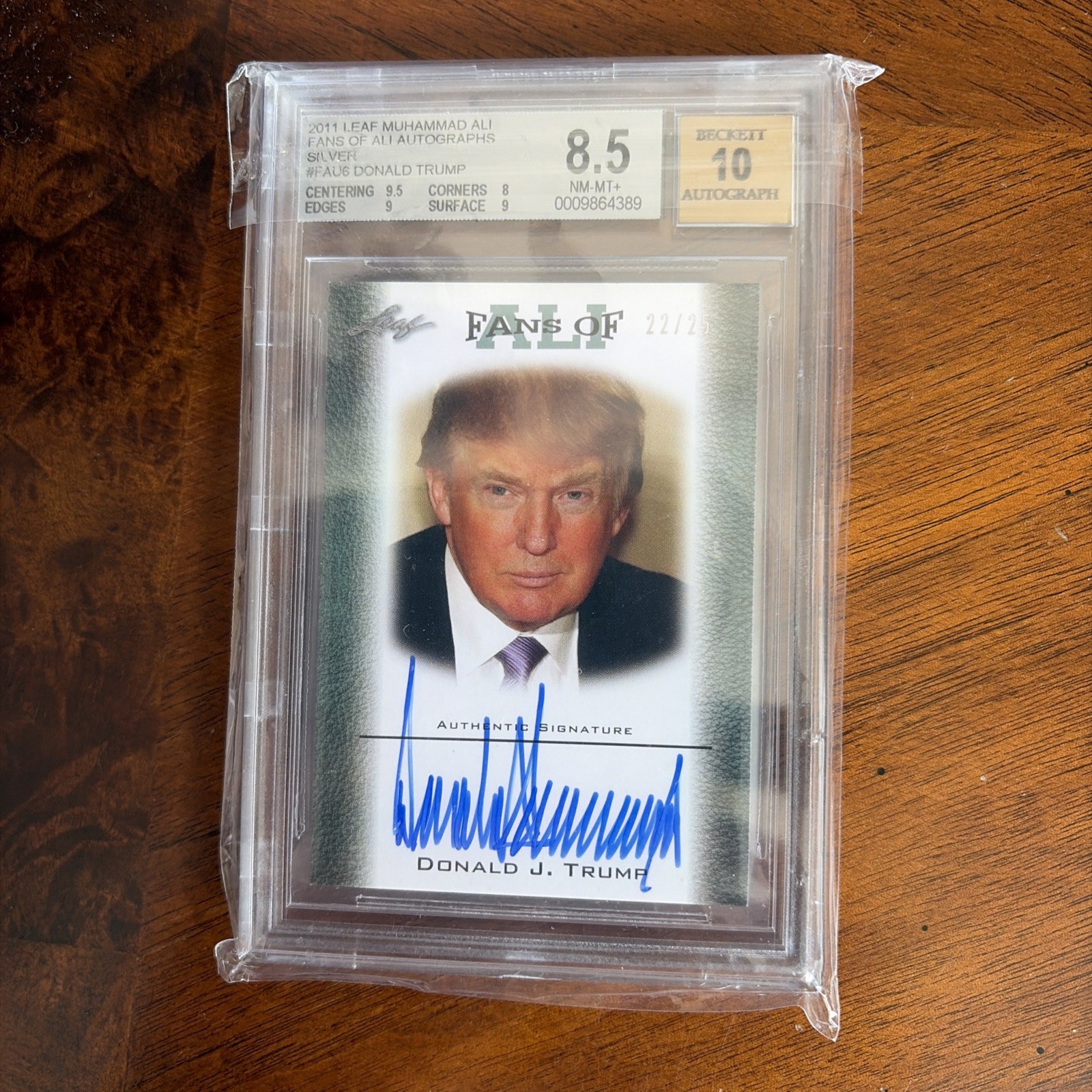 2011 Leaf Ali Friends Silver/Green RARE*Donald J. Trump Auto /25 BGS 8.5 NM-MT+ 2011 Leaf Ali Friends Silver/Green RARE*Donald J. Trump Auto /25 BGS 8.5 NM-MT+