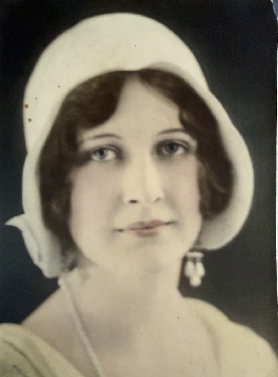 Vintage 1920s Hand Tinted Photo 6x8 Pretty Flapper Woman Cloche Hat Portrait Vintage 1920s Hand Tinted Photo 6x8 Pretty Flapper Woman Cloche Hat Portrait