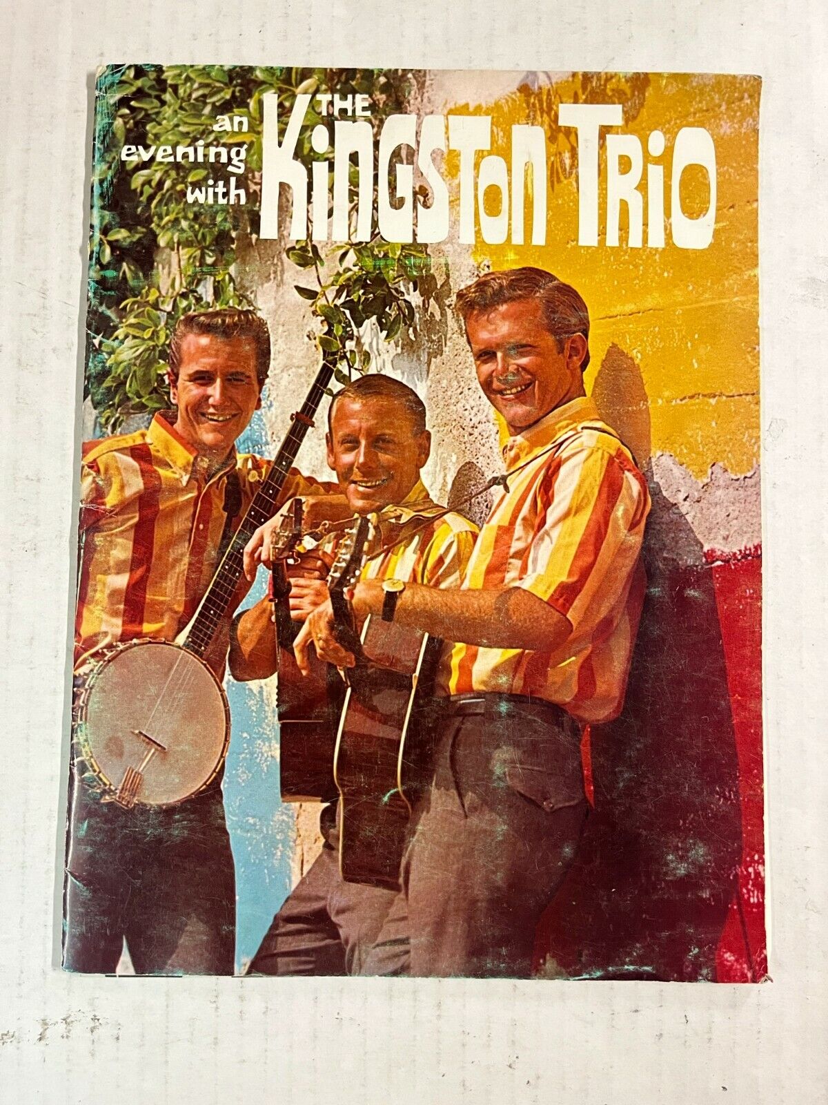KINGSTON TRIO 1962 TOUR PROGRAM + INSERT + SHOW BROCHURE SIGNED BY BOB NICK JOHN