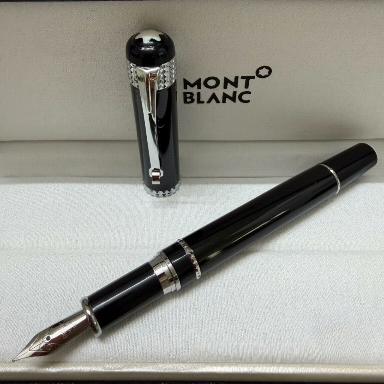 MB Bohème Doué Platinum Plated Line Fountain Pen With Box MB Bohème Doué Platinum Plated Line Fountain Pen With Box