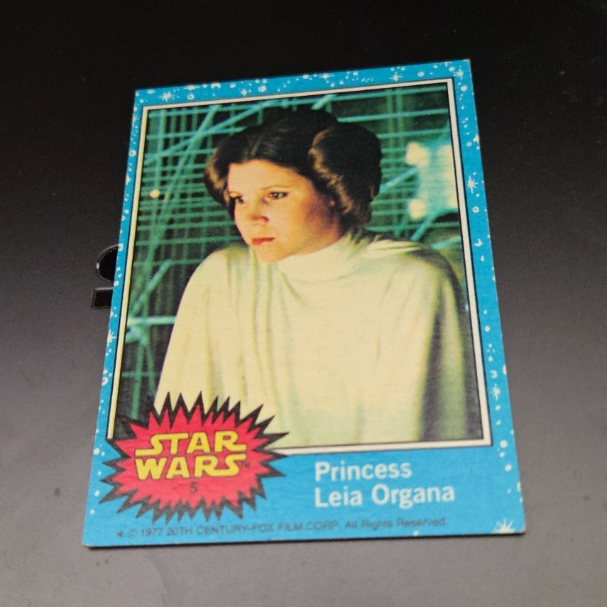 Topps 1977 Star Wars Card #5 Princess Leia Organa Carrie Fisher Base Set