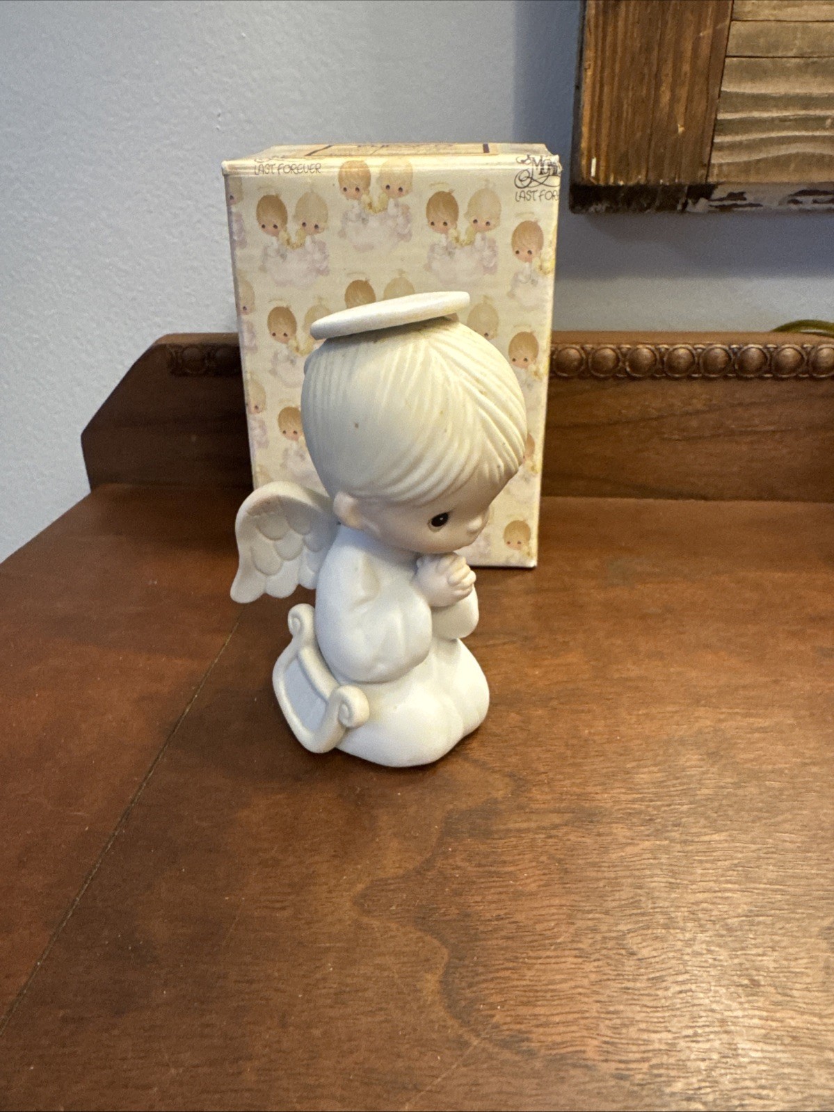 Precious Moments ~ "Isn't He Wonderful" E-5640 Vintage Angel Kneeling With Harp Precious Moments ~ "Isn't He Wonderful" E-5640 Vintage Angel Kneeling With Harp