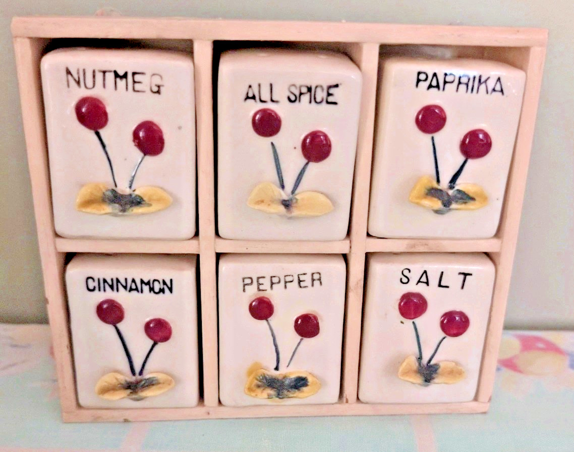 Vintage Spice Set Wood Rack Ucagco Japan 6 Shakers Kitschy Country S&P Nutmeg Vintage Spice Set Wood Rack Ucagco Japan 6 Shakers Kitschy Country S&P Nutmeg