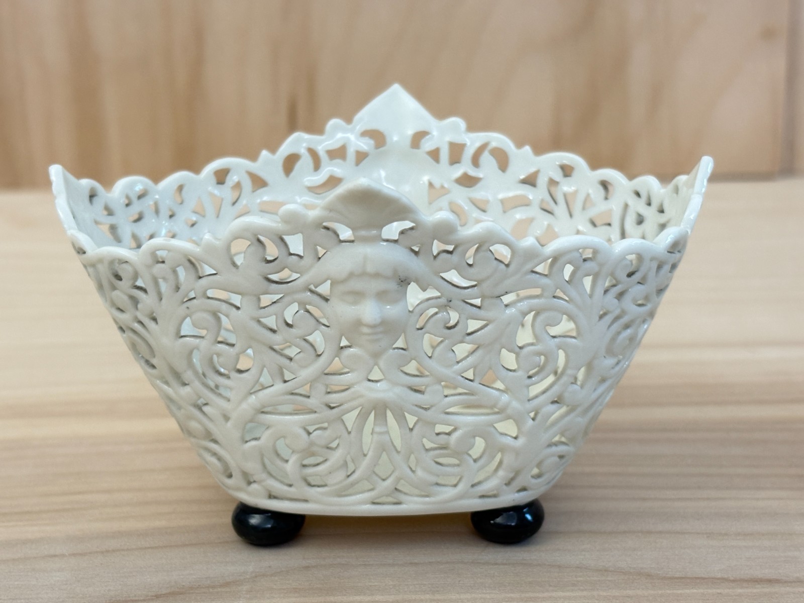 Antique Grainger Worcester Reticulated Porcelain Bowl, Royal China Works, 1898 Antique Grainger Worcester Reticulated Porcelain Bowl, Royal China Works, 1898