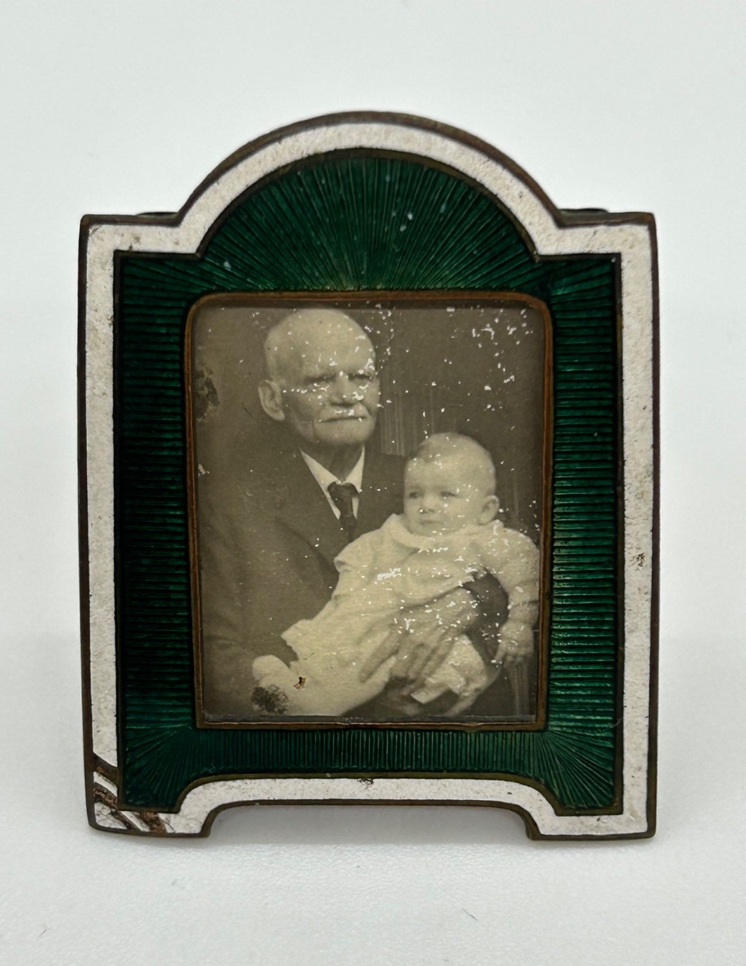 Vintage Antique Victorian Miniature Green & White Enamel Picture Frame w/Photo Vintage Antique Victorian Miniature Green & White Enamel Picture Frame w/Photo