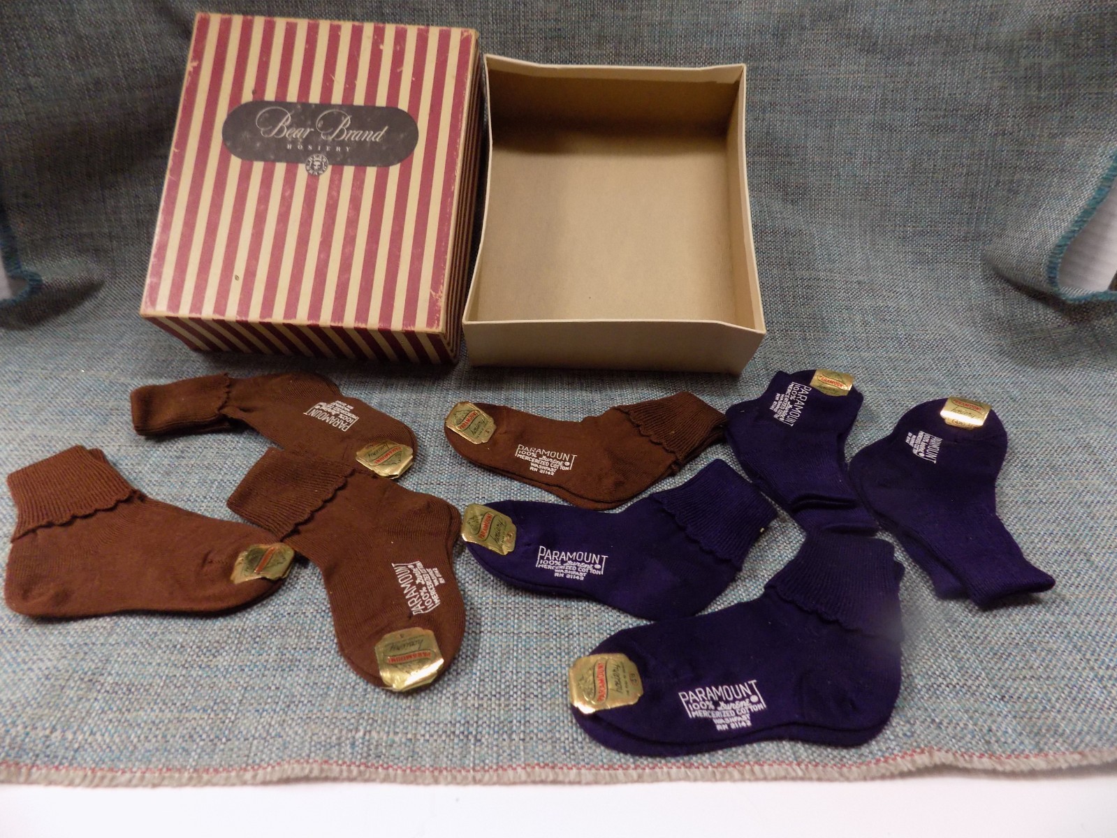 VTG 8 Pairs SOCKS 1920-30s BEAR BRAND HOSIERY BOX Paramount Knitting Antique USA VTG 8 Pairs SOCKS 1920-30s BEAR BRAND HOSIERY BOX Paramount Knitting Antique USA