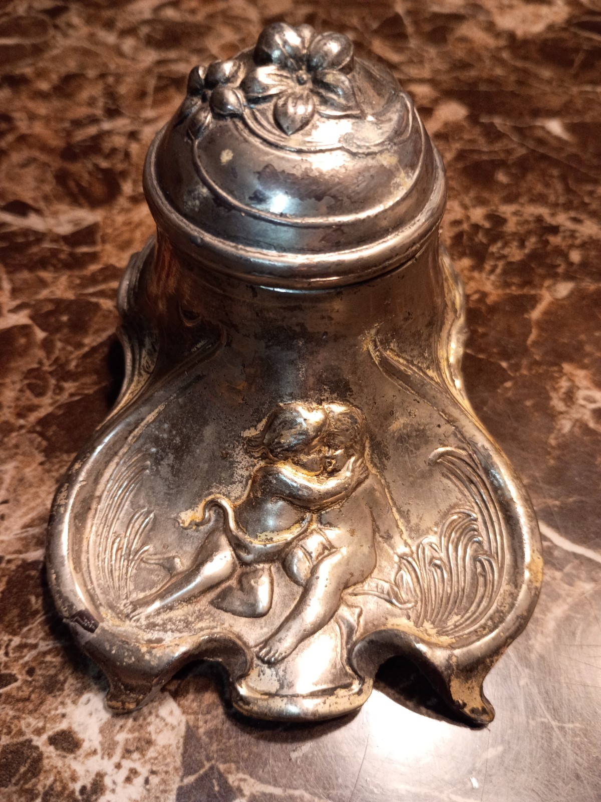 Antique Vintage Inkwell Gilt JB 518 Jennings Bros Kissing Cherubs Nice Brass?