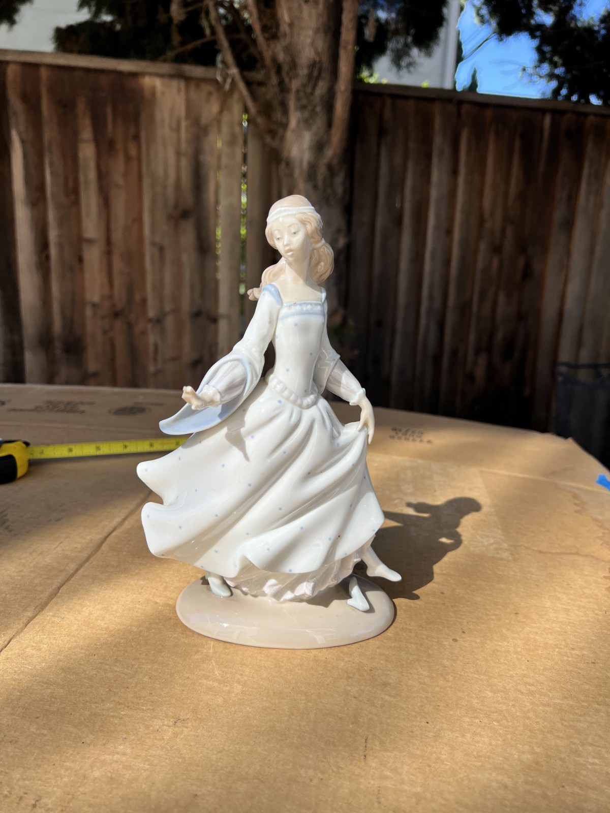 Vintage Elegant Lladro Porcelain Figurine 4828 LOST SLIPPER CINDERELLA 9.75"