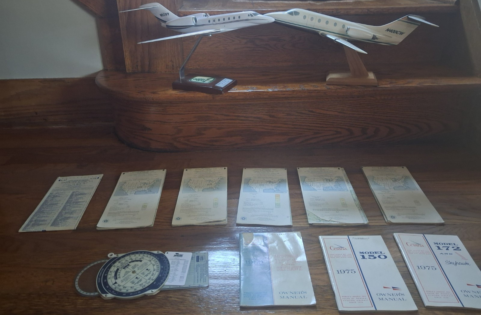 VTG 1:100 Scale Jet Model Airplanes N400CW N521FP Charts Computer Owner's Manual VTG 1:100 Scale Jet Model Airplanes N400CW N521FP Charts Computer Owner's Manual
