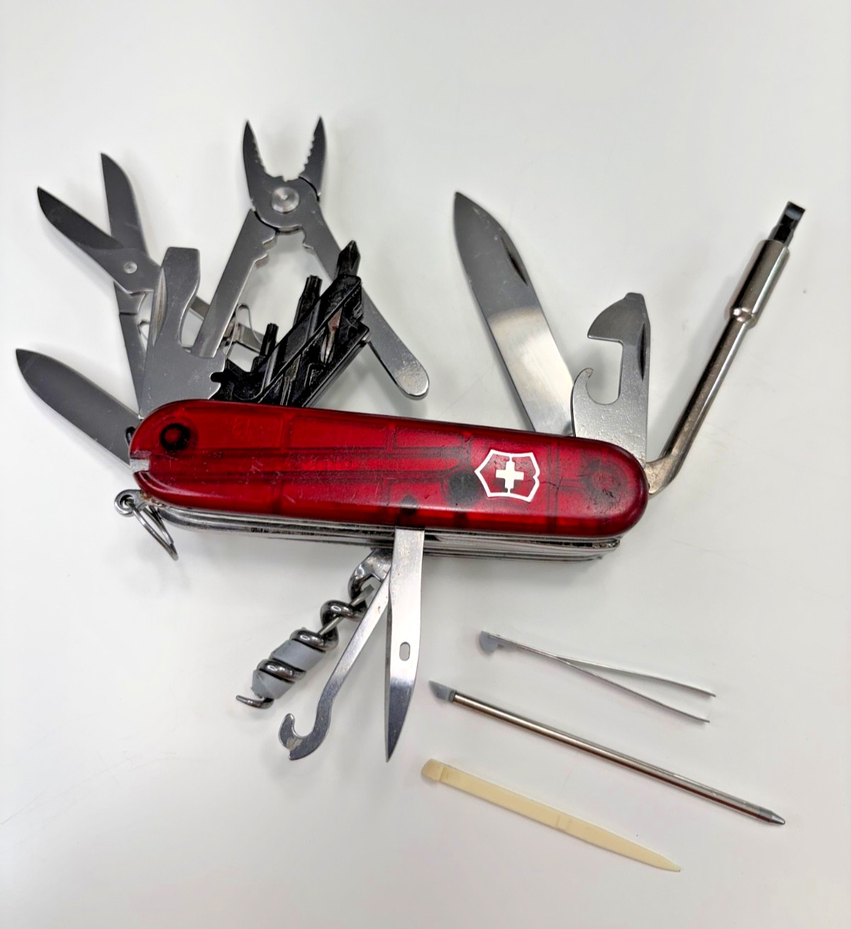 Victorinox CyberTool "M" 34 Function Swiss Army Knife ~ Vintage 2000-05