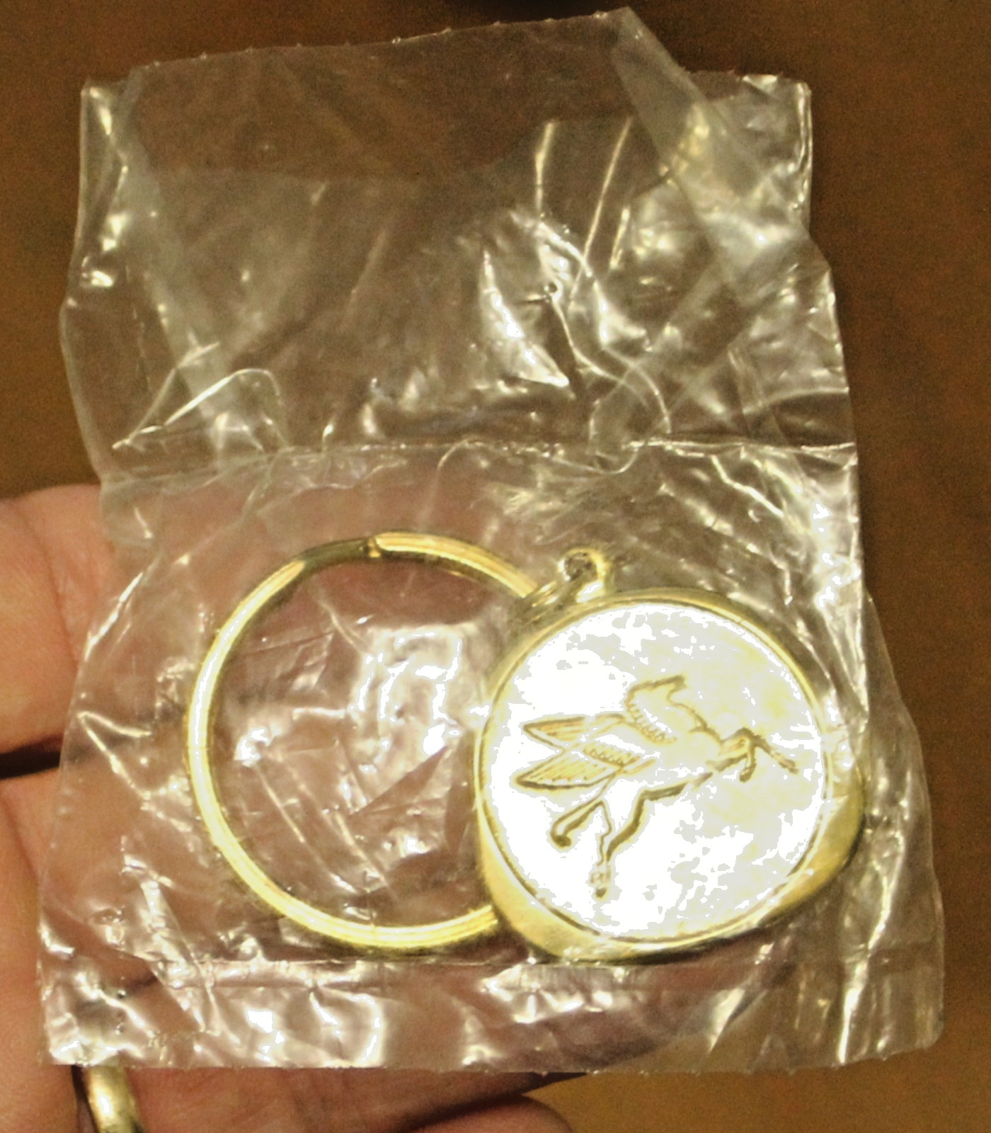 Sealed NOS VINTAGE Mobil Oil & Gas PEGASUS LOGO Advertising KEYCHAIN FOB