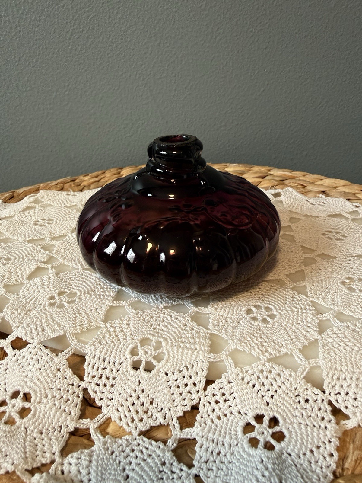 Antique Amethyst Glass Oil Lamp Font Reservoir Floral GLOWS Made in USA Purple Antique Amethyst Glass Oil Lamp Font Reservoir Floral GLOWS Made in USA Purple