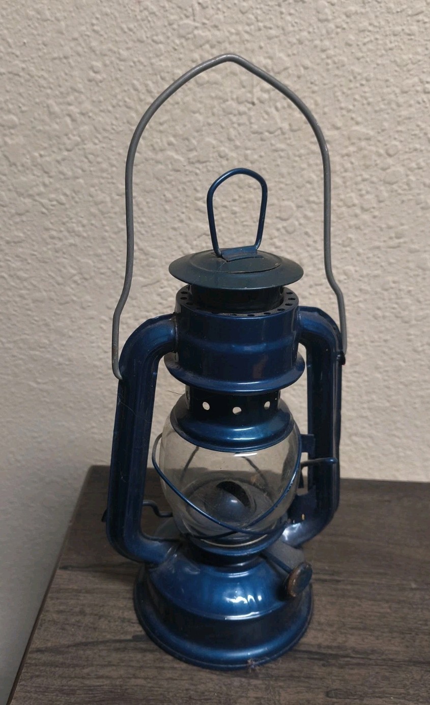 Vintage Blue Light Kerosene Oil Lamp Lantern With Wick Vintage Blue Light Kerosene Oil Lamp Lantern With Wick