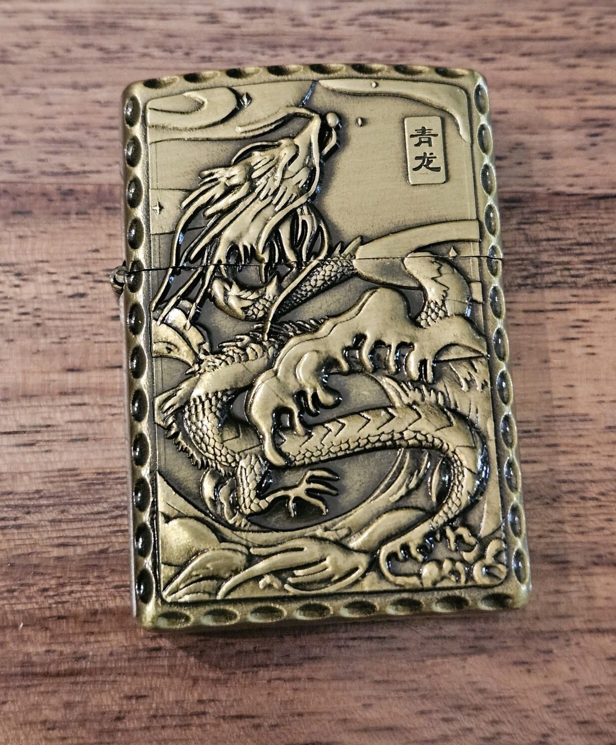 Vintage Embossed Dragon Flip-top Lighter Windproof (Empty, No Fuel) Vintage Embossed Dragon Flip-top Lighter Windproof (Empty, No Fuel)