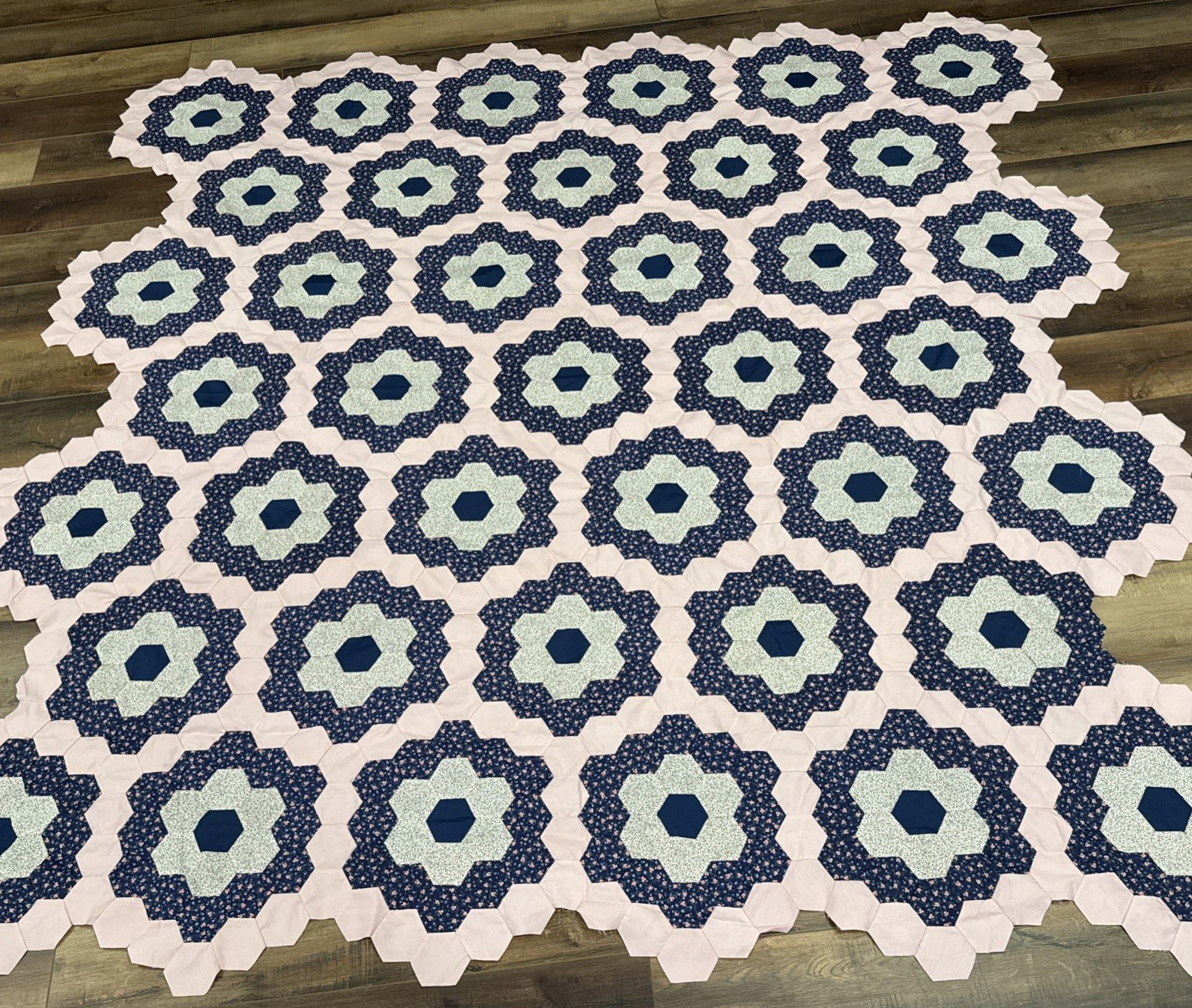 Vintage hand pieced sewn grandmothers garden quilt top in rose pink ,blue 88x93" Vintage hand pieced sewn grandmothers garden quilt top in rose pink ,blue 88x93"