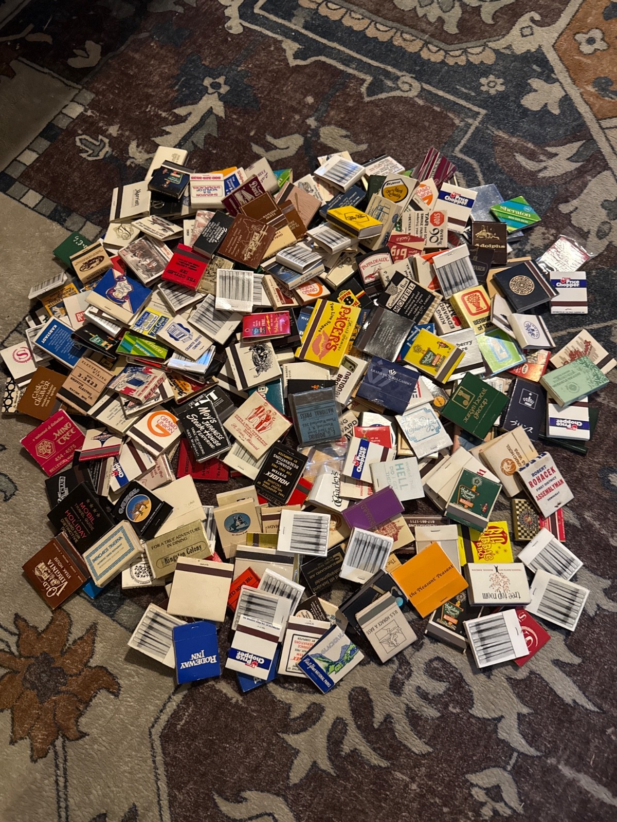 Huge Vintage Matchbook Lot - 100+ Unstruck Unused Advertising Restaurants Hotels Huge Vintage Matchbook Lot - 100+ Unstruck Unused Advertising Restaurants Hotels