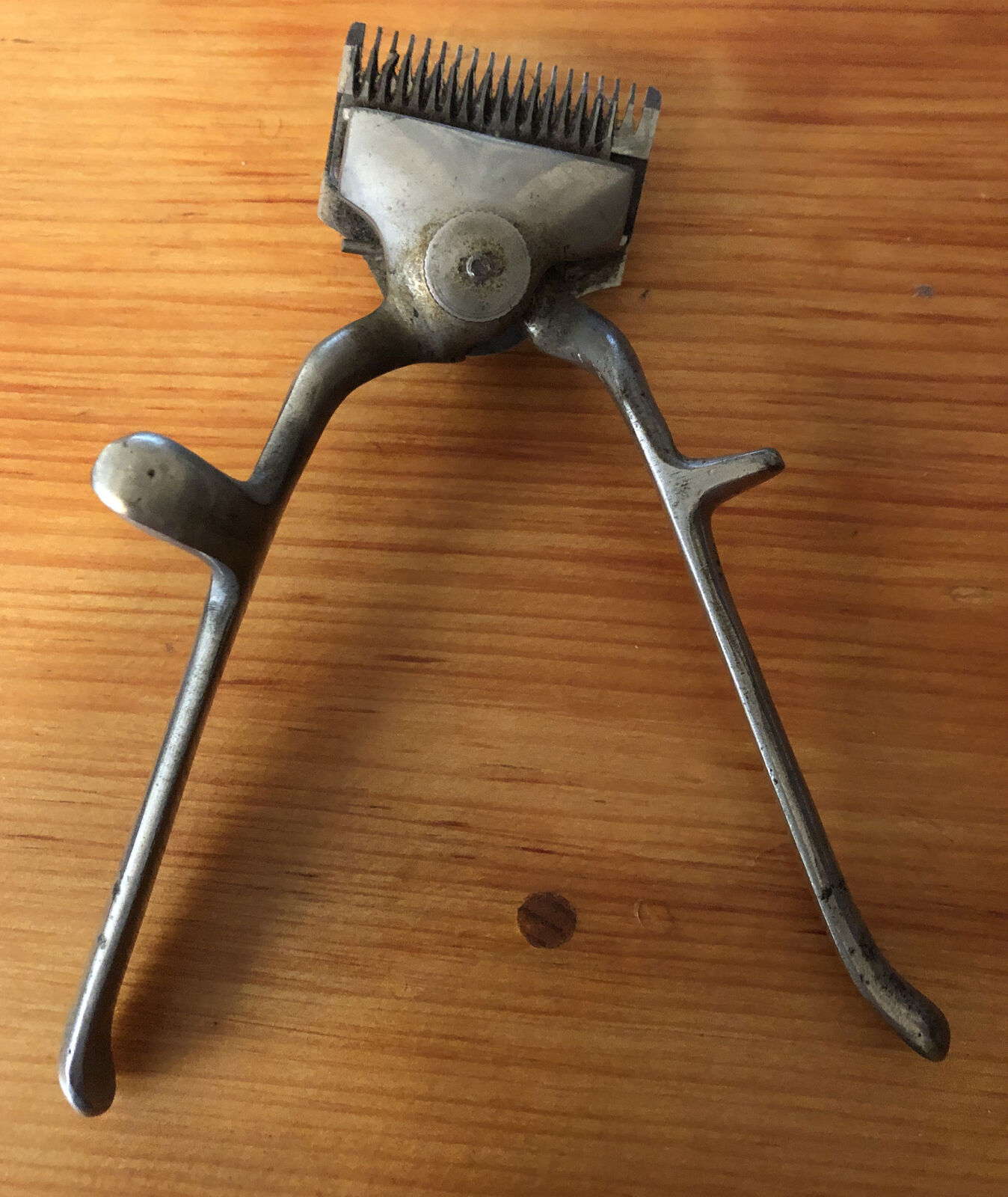 Vintage Lee\'s Toilet Hair Clippers Clipper with Tweezers