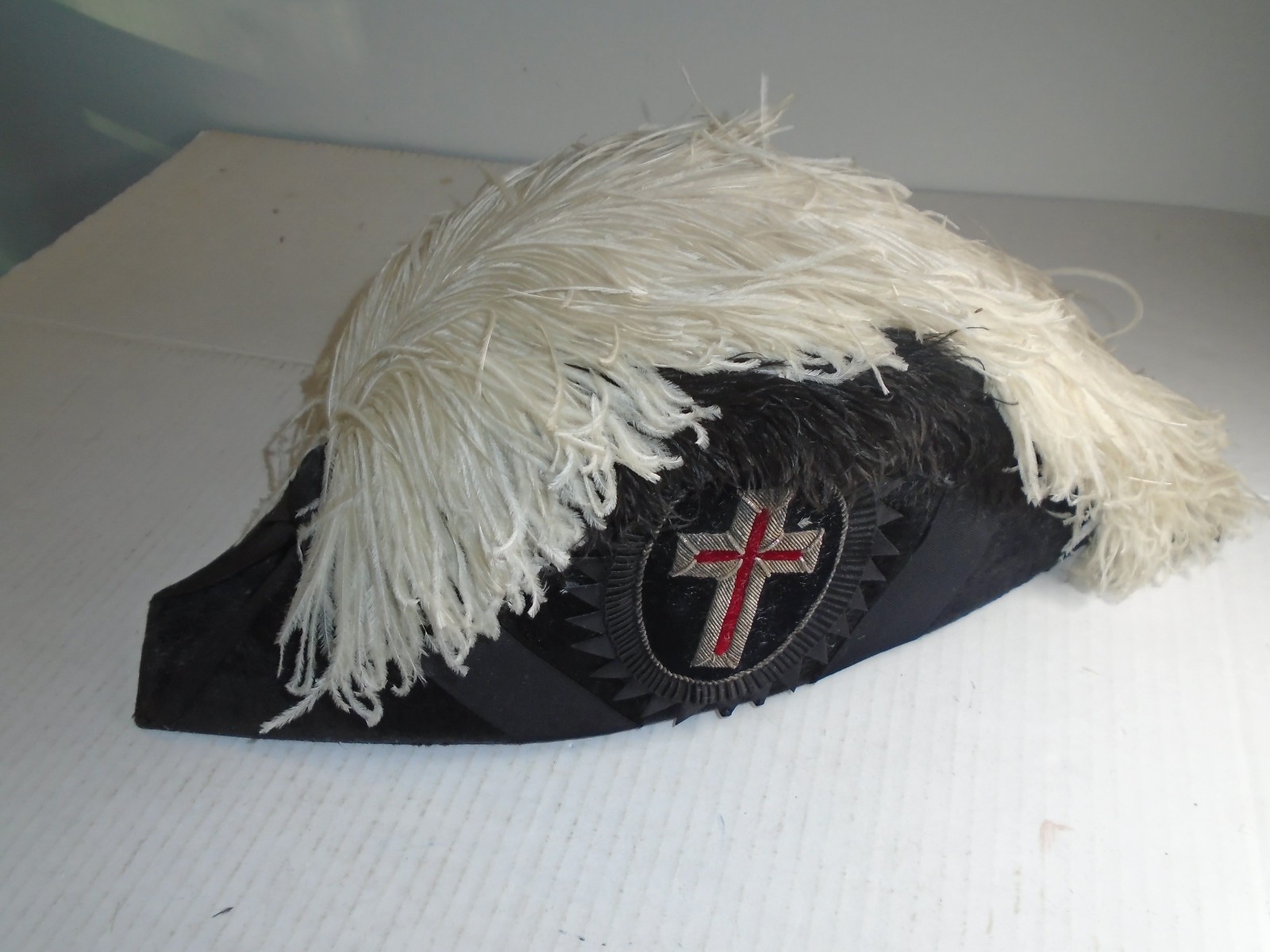 Antique M.C. Lilley Knights Templar Masonic Chapeau Hat Ostrich Plume - Shedding Antique M.C. Lilley Knights Templar Masonic Chapeau Hat Ostrich Plume - Shedding