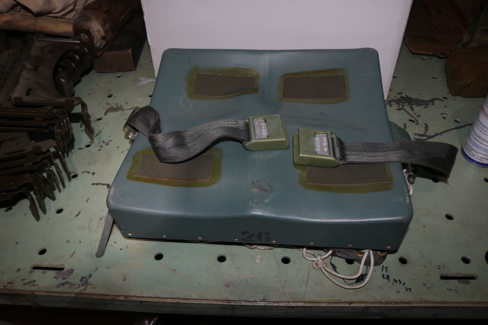Excellent cond USAF MD-1 survival kit seat bottom 48F3865 1960s dated Vietnam Excellent cond USAF MD-1 survival kit seat bottom 48F3865 1960s dated Vietnam
