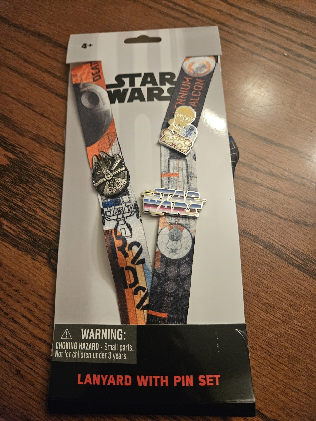 Star Wars Trading Starter 3 Pin Set & Lanyard-BRAND NEW Sealed Star Wars Trading Starter 3 Pin Set & Lanyard-BRAND NEW Sealed