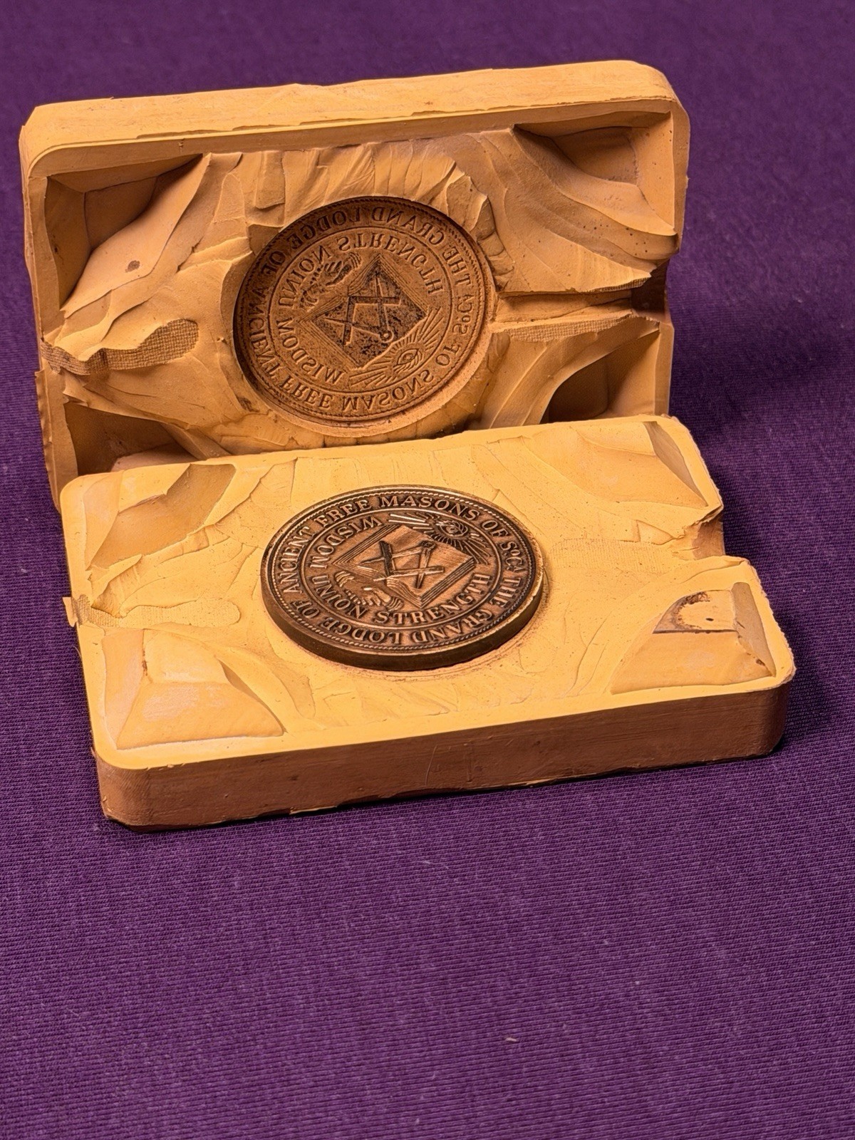 Vtg 1987 South Carolina Freemason 250th Anniv MEDAL & CASTING MOLD Rare Rigid Vtg 1987 South Carolina Freemason 250th Anniv MEDAL & CASTING MOLD Rare Rigid