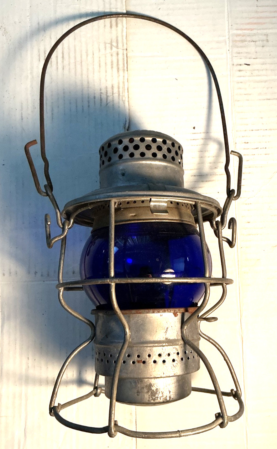 VINTAGE ADLAKE KERO N.H RAILROAD LANTERN W/VINTAGE COBOLT KOPP GLOBE - VERY RARE