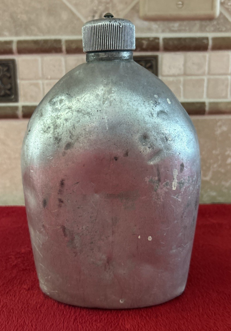 WW2 1942 US Aluminum Canteen Early WWII A.G.M. Co. RARE WW2 1942 US Aluminum Canteen Early WWII A.G.M. Co. RARE