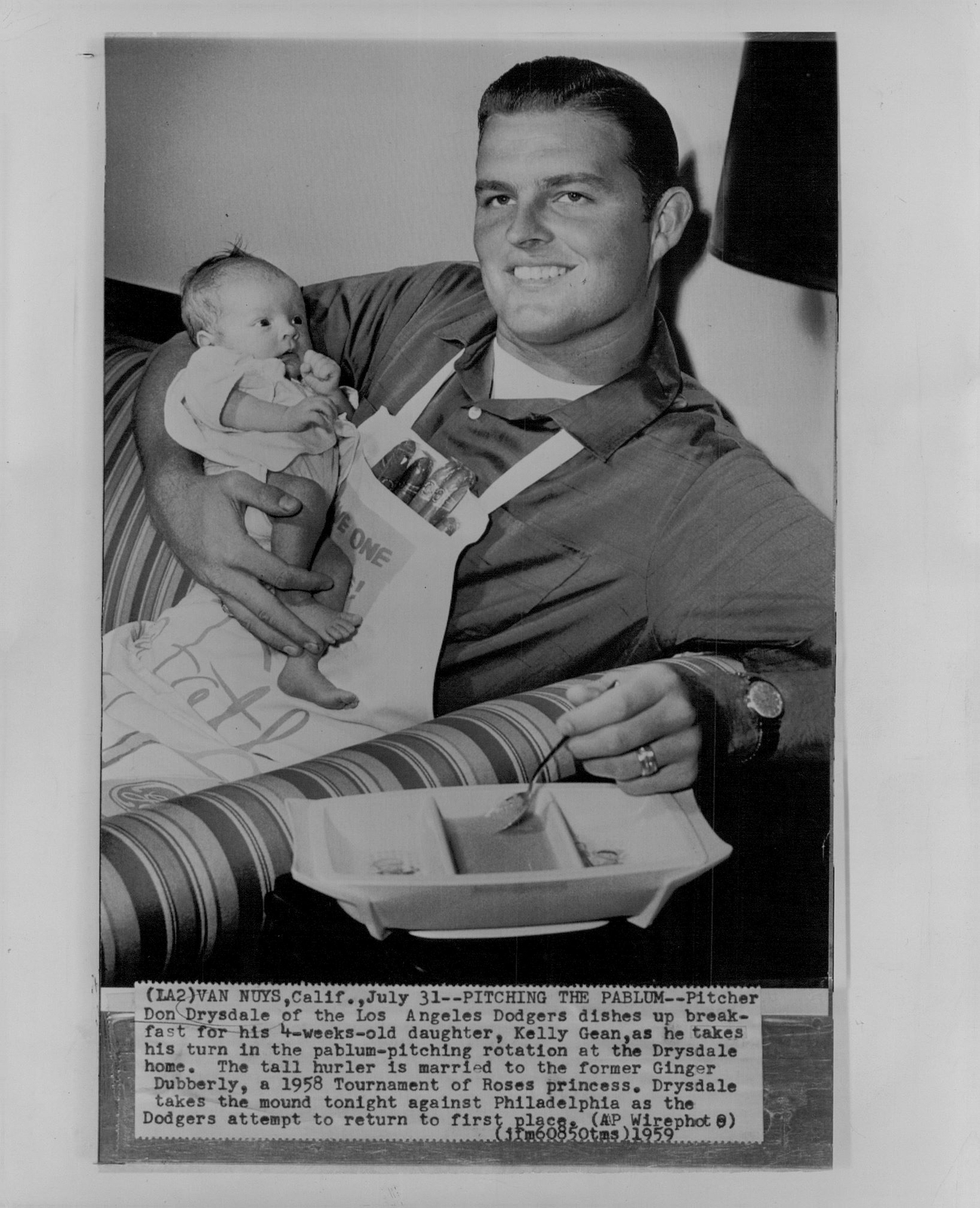 1959 Don Drysdale LA Dodgers Pitcher & Daughter Wire Photo 1959 Don Drysdale LA Dodgers Pitcher & Daughter Wire Photo
