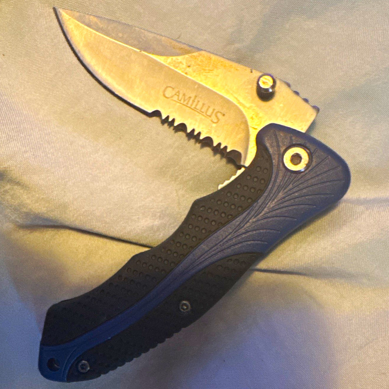 Camillus Pocketknife Combo Edge Drop Point Blade Liner Lock Black/Blue Clip Camillus Pocketknife Combo Edge Drop Point Blade Liner Lock Black/Blue Clip